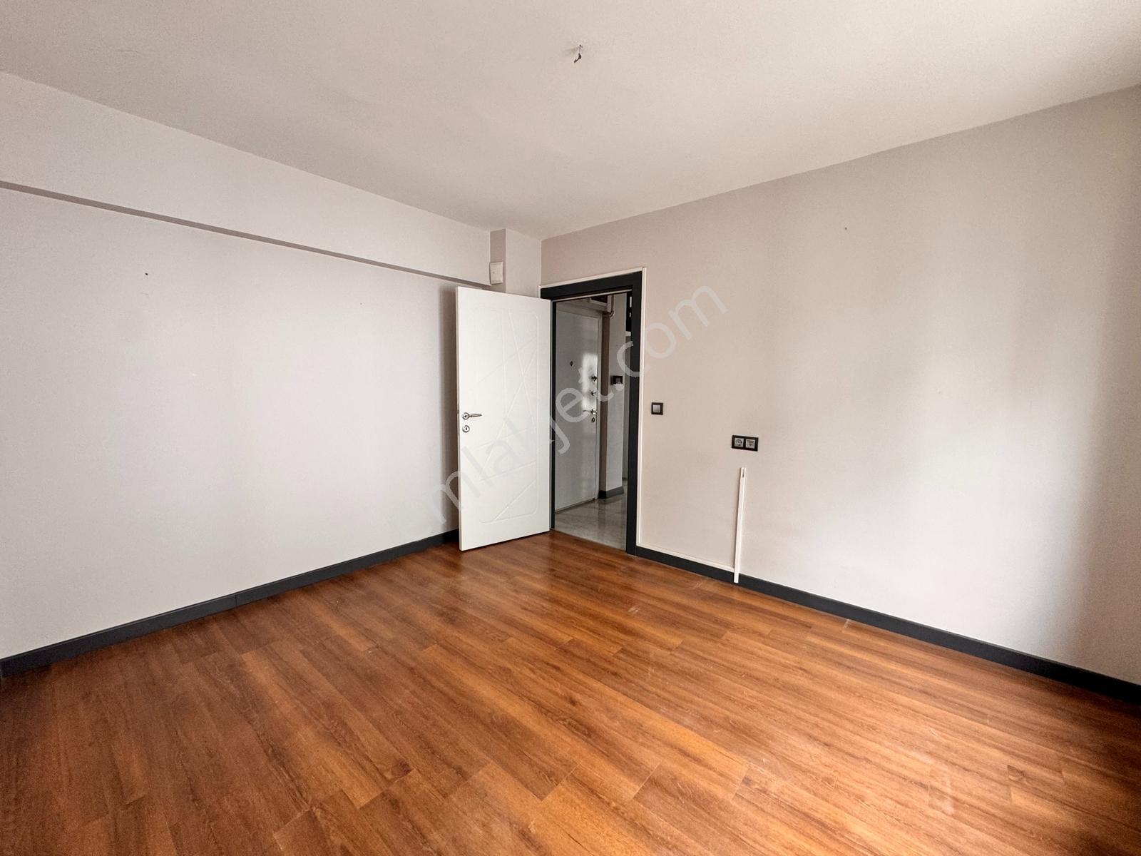İncek Mahallesinde Bulvarın Dibinde Satılık 2+1 Teraslı Daire — fotoğraf 21