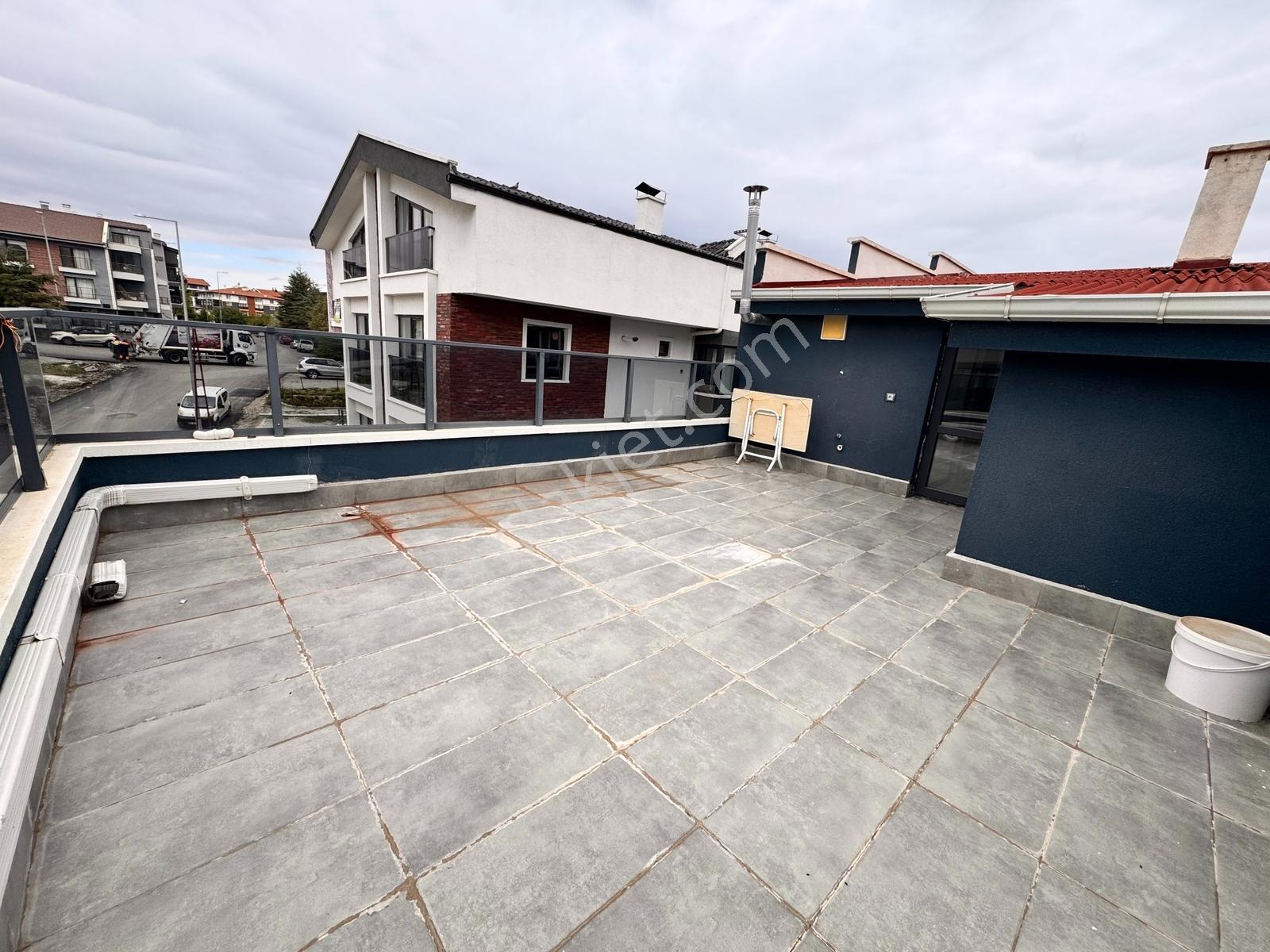 İncek Mahallesinde Bulvarın Dibinde Satılık 2+1 Teraslı Daire — fotoğraf 31