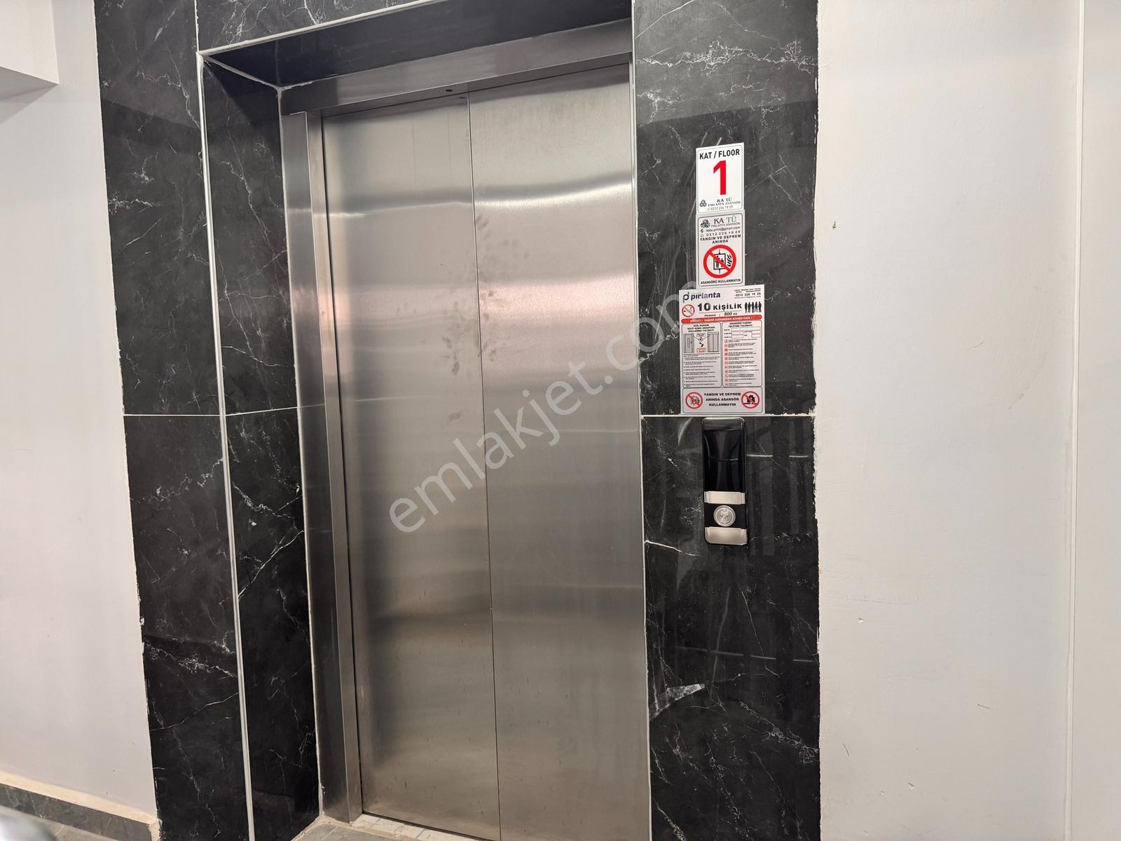 İncek Mahallesinde Bulvarın Dibinde Satılık 2+1 Teraslı Daire — fotoğraf 34