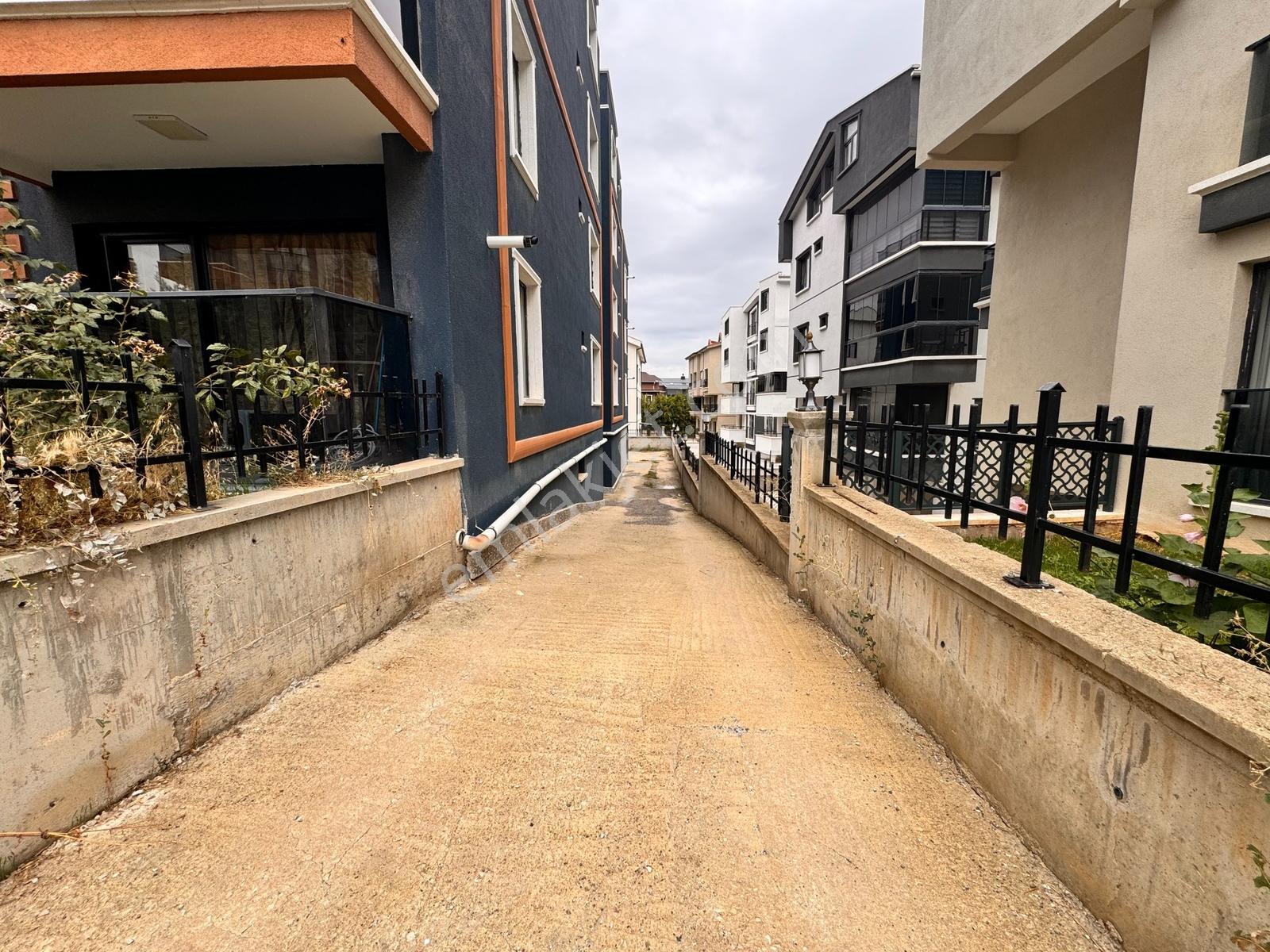 İncek Mahallesinde Bulvarın Dibinde Satılık 2+1 Teraslı Daire — fotoğraf 35