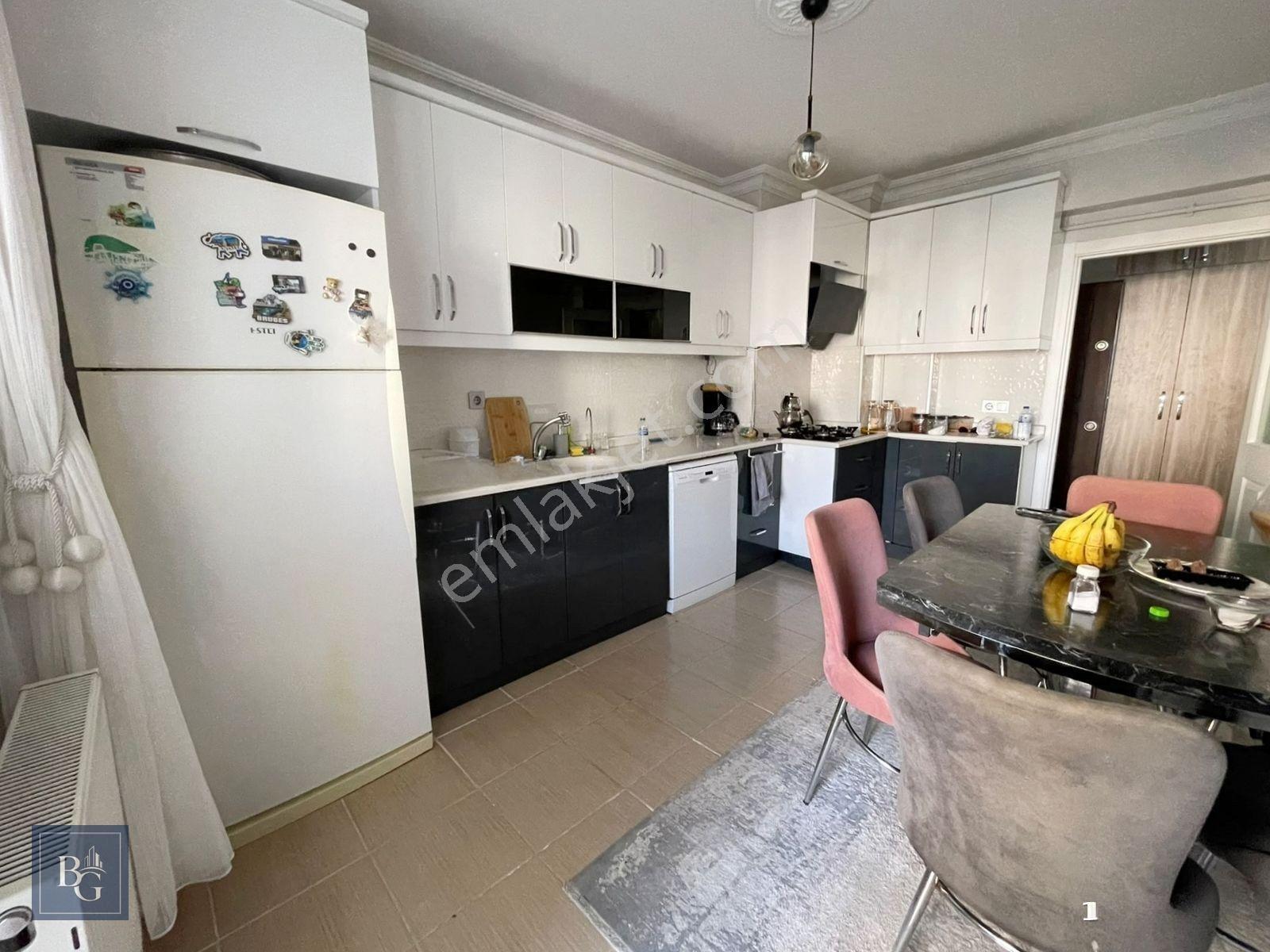 Kupon! Sultan Fatih Cad. Dibi Ara Katta Sitede Yapılı 150m² 3+1! — fotoğraf 2