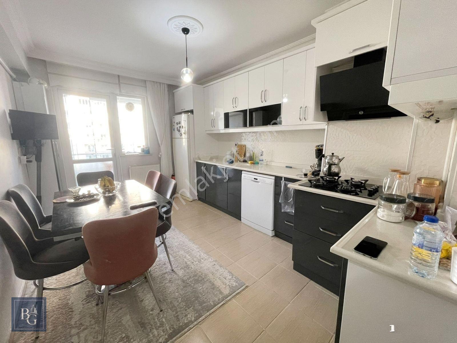 Kupon! Sultan Fatih Cad. Dibi Ara Katta Sitede Yapılı 150m² 3+1! — fotoğraf 3