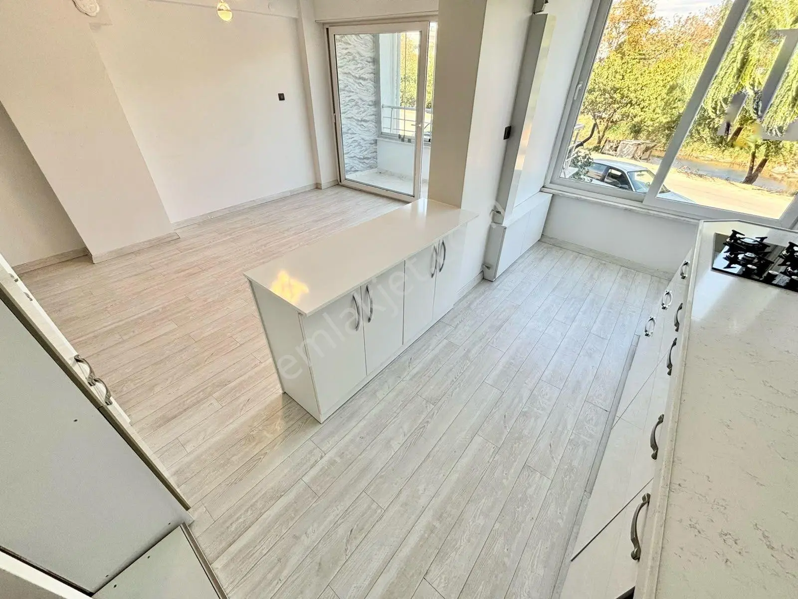 ꧁ay Emlaktan꧂akçayda Muhteşem Çay Manzaralı Denize 500 Mt Ön Cephe Satılık 2+1 İçi Yapılı Daire — fotoğraf 3