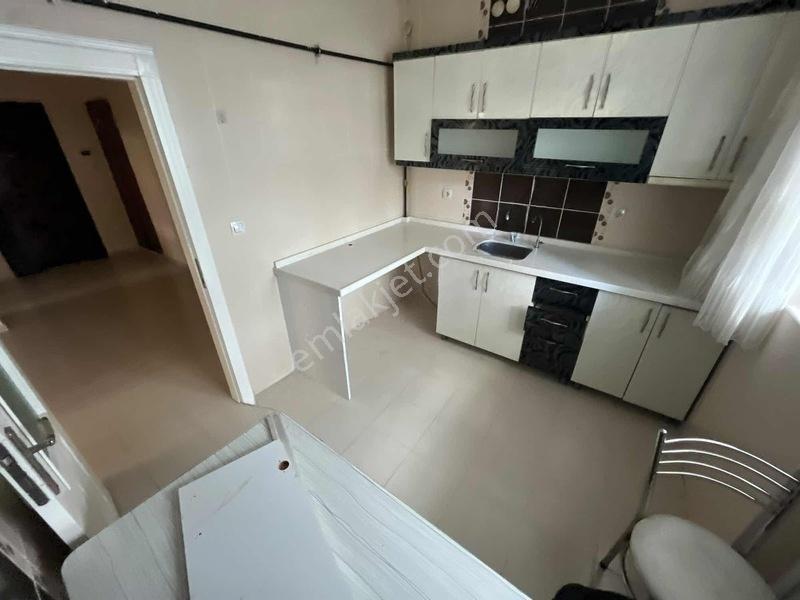 Derman'dan*3+1*110m2*asansörlü*ihya Külliyesi Yanı*balkonlu* — fotoğraf 2