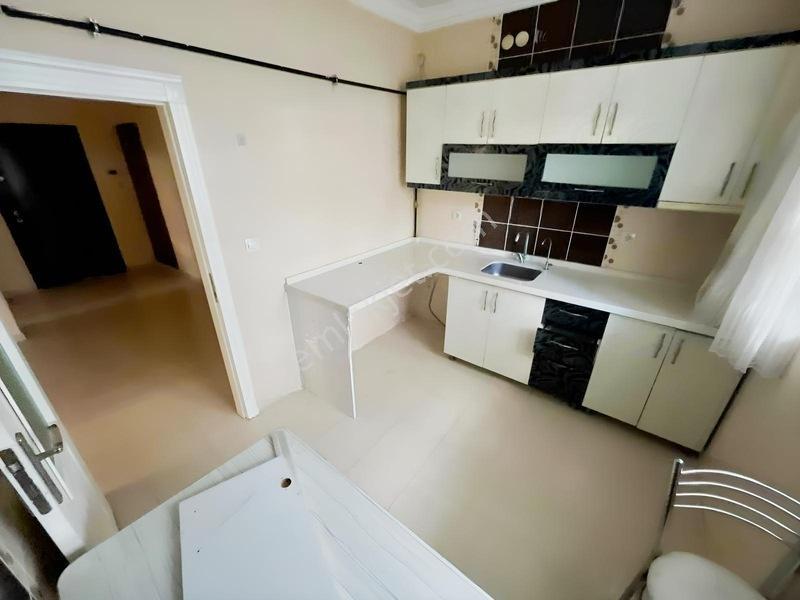 Derman'dan*3+1*110m2*asansörlü*ihya Külliyesi Yanı*balkonlu* — fotoğraf 4