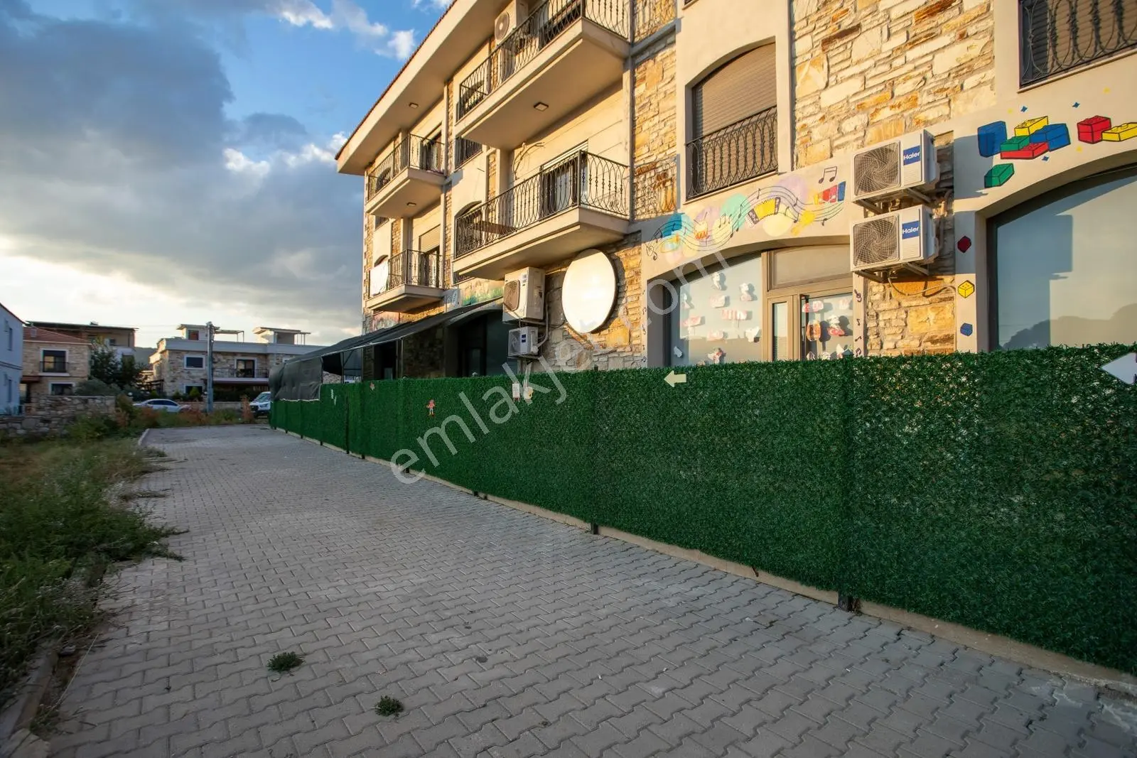 Foça Bağarası Hacıveli Mah. Merkezi Konumda Satılık 2+1 Daire — fotoğraf 3