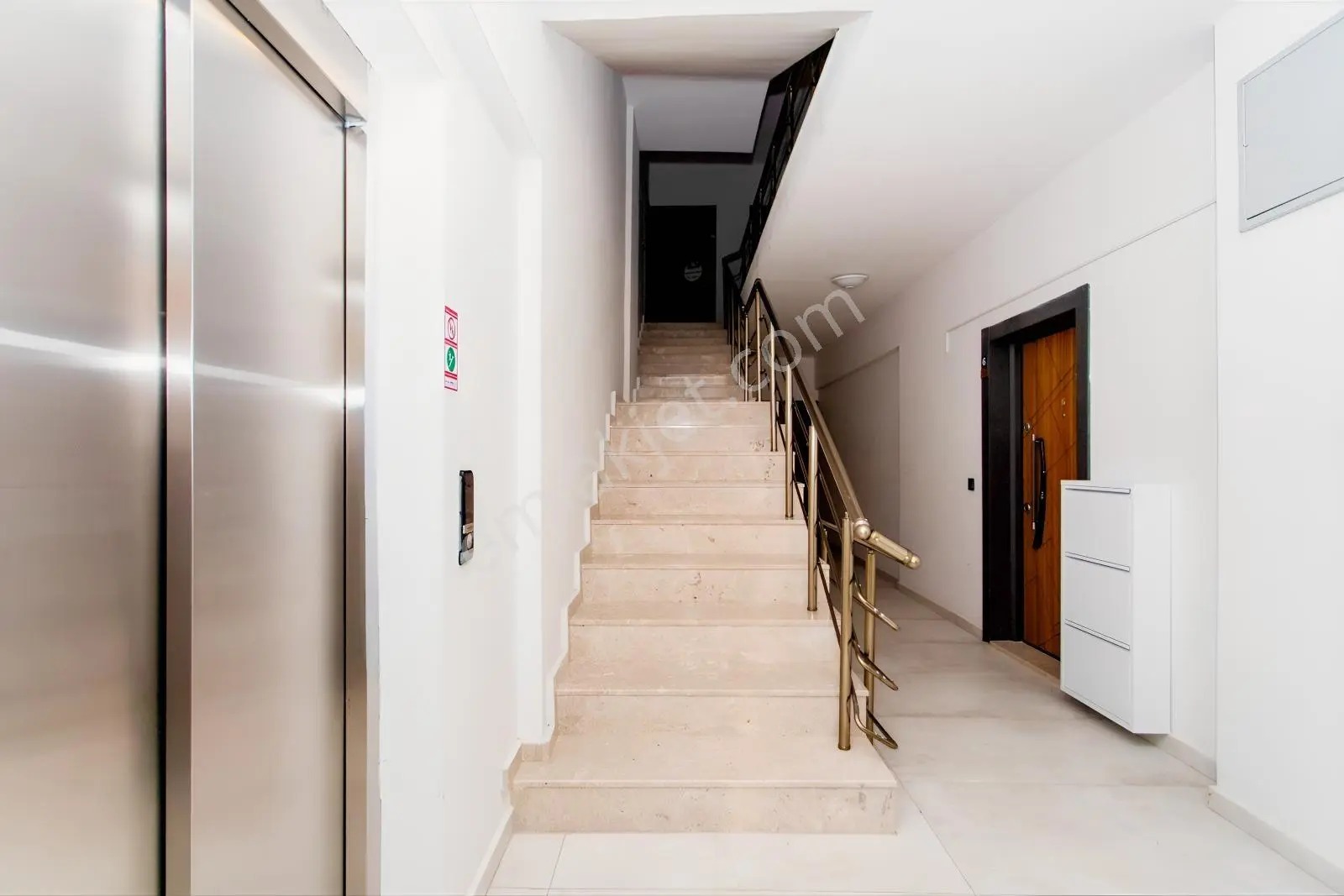 Foça Bağarası Hacıveli Mah. Merkezi Konumda Satılık 2+1 Daire — fotoğraf 4