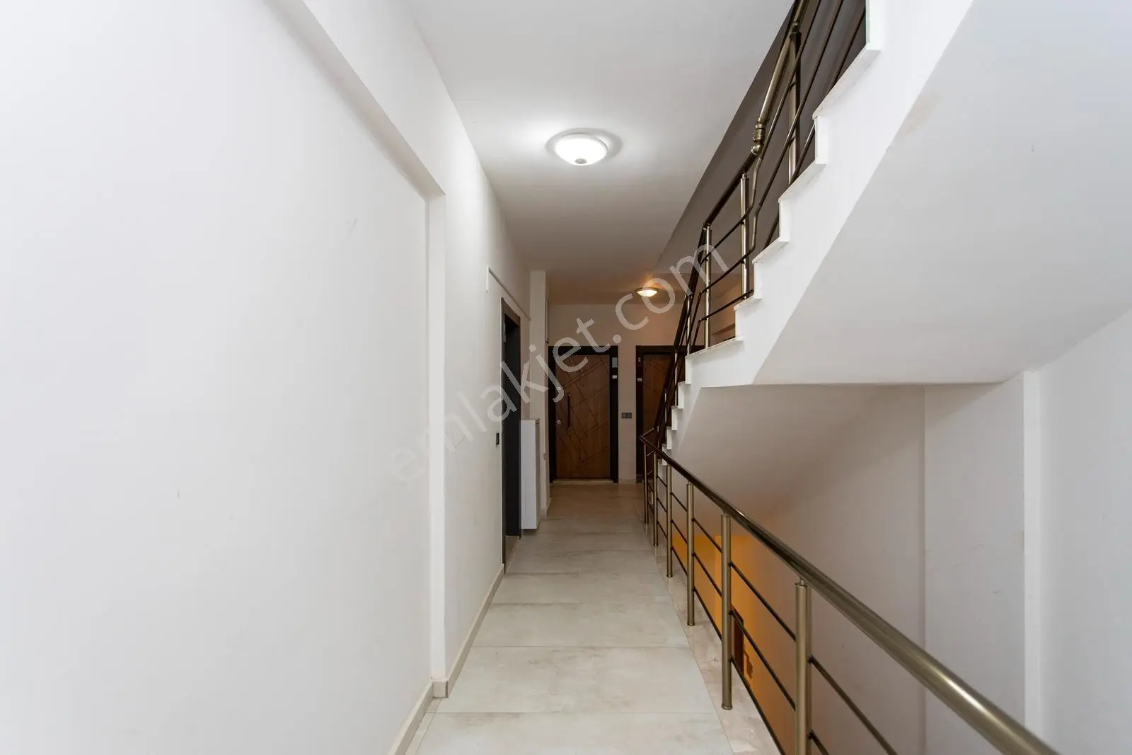 Foça Bağarası Hacıveli Mah. Merkezi Konumda Satılık 2+1 Daire — fotoğraf 5