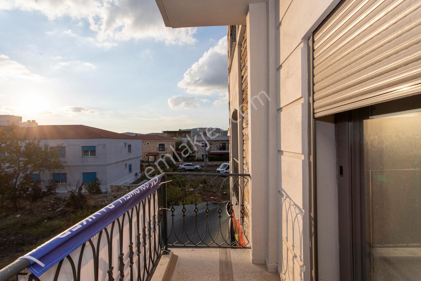 Foça Bağarası Hacıveli Mah. Merkezi Konumda Satılık 2+1 Daire — fotoğraf 12