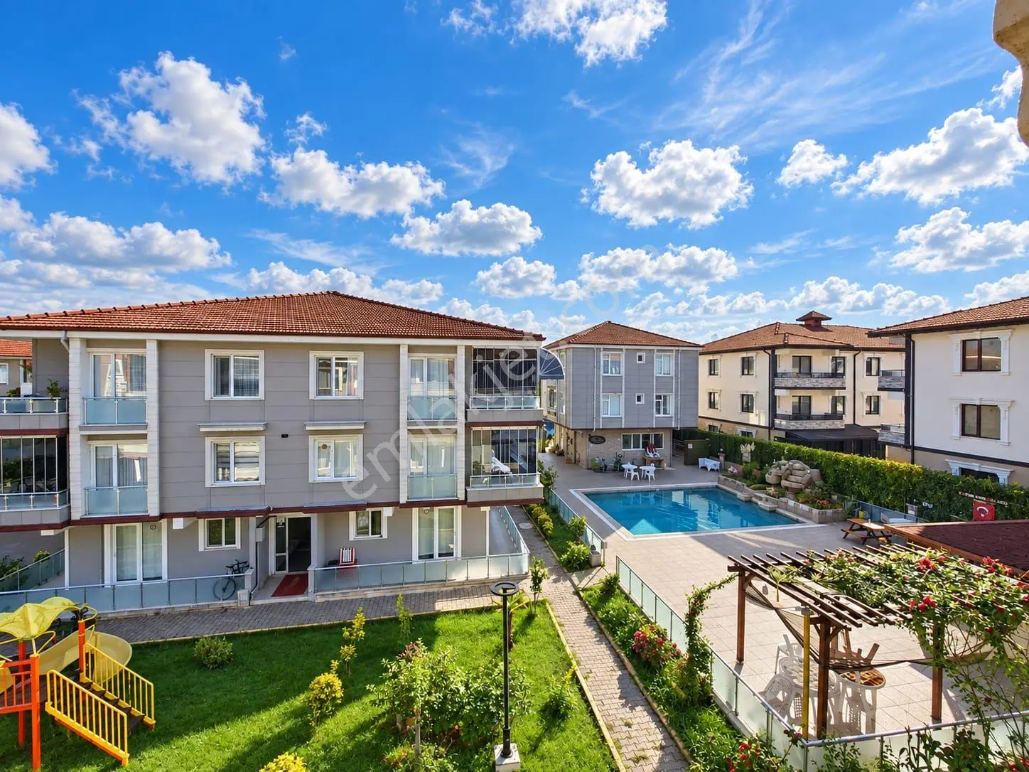 İlkim 2 Sitesi Havuz Cepheli Kombi — fotoğraf 4