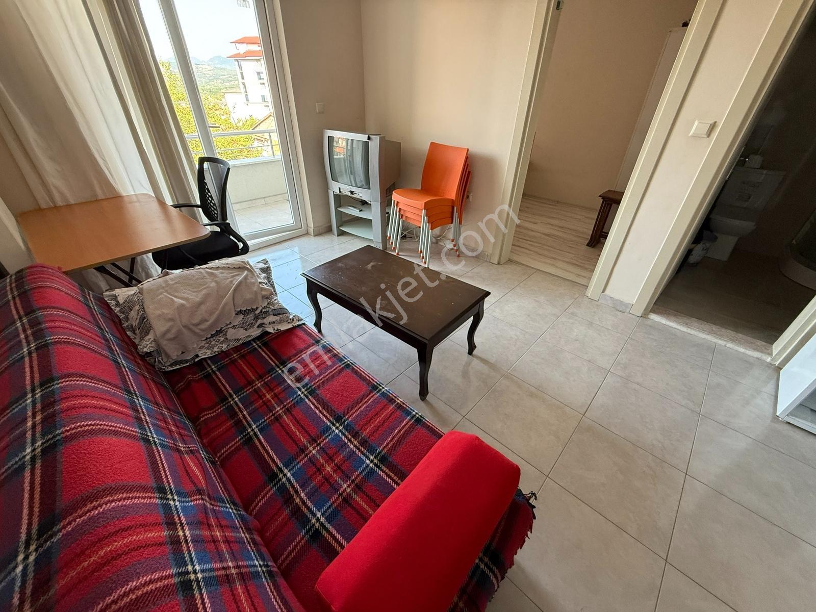 1+1 50 M2 Ara Kat Ön Cephe Kiracılı Eşyalı Satılık Daire