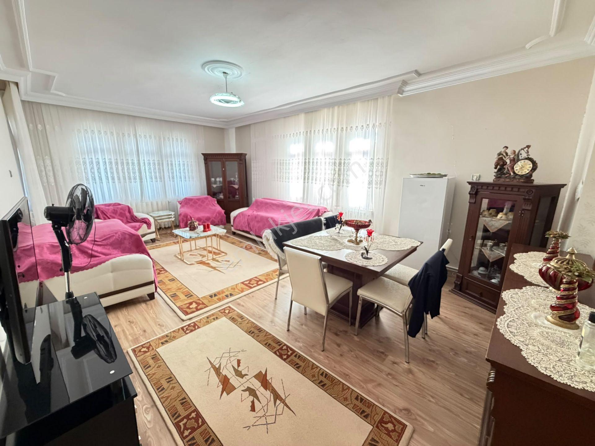 Paşaköşkünde Satılık 3+1 Ara Kat Daire