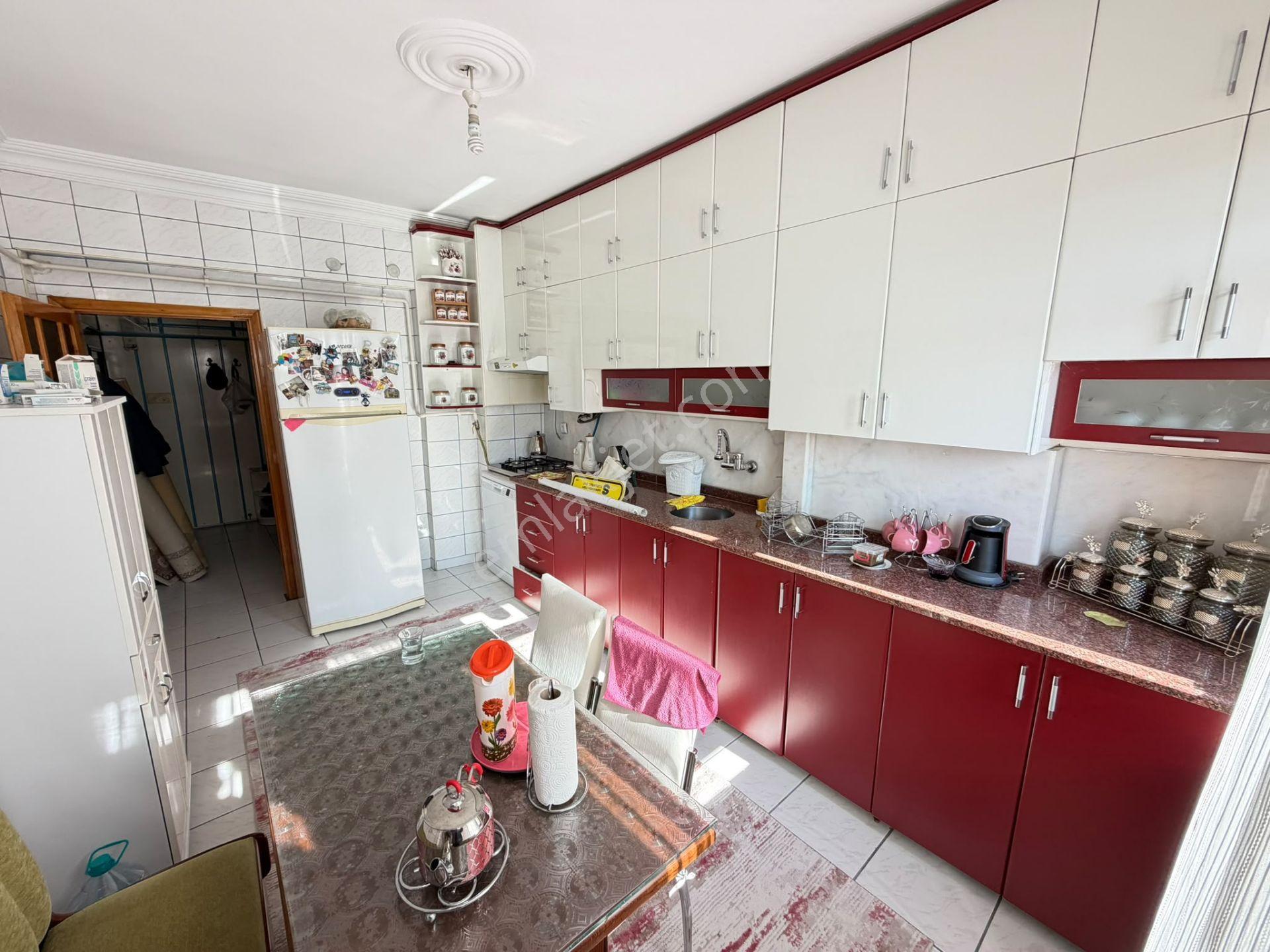 Paşaköşkünde Satılık 3+1 Ara Kat Daire — fotoğraf 5