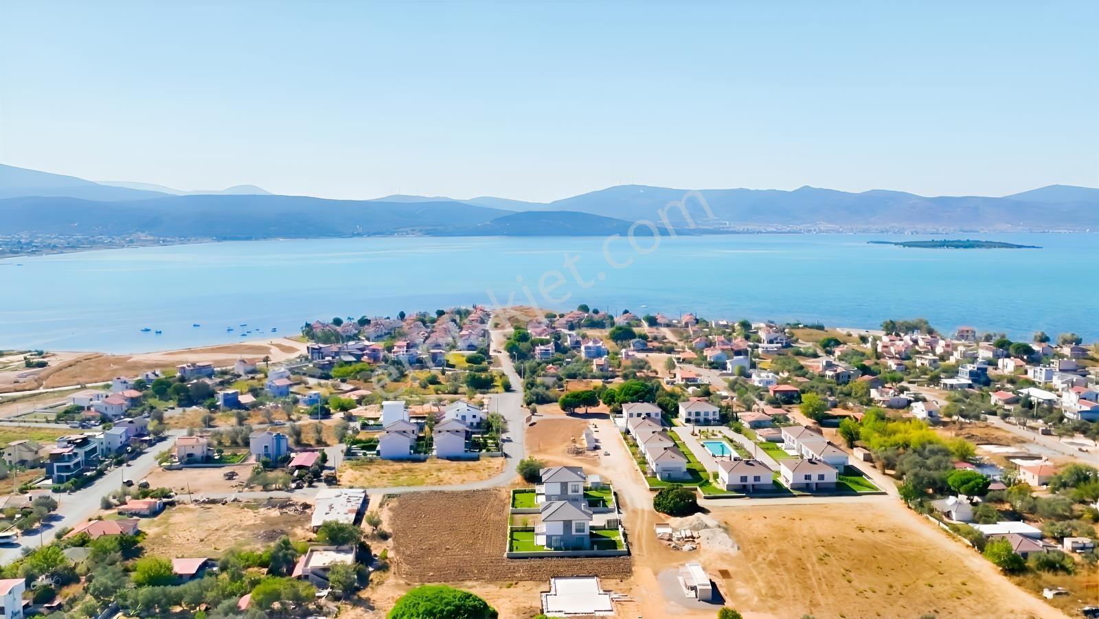 Urla Torosan'Da İki Villa İmarlı Harika Konumda Satılık Arsa