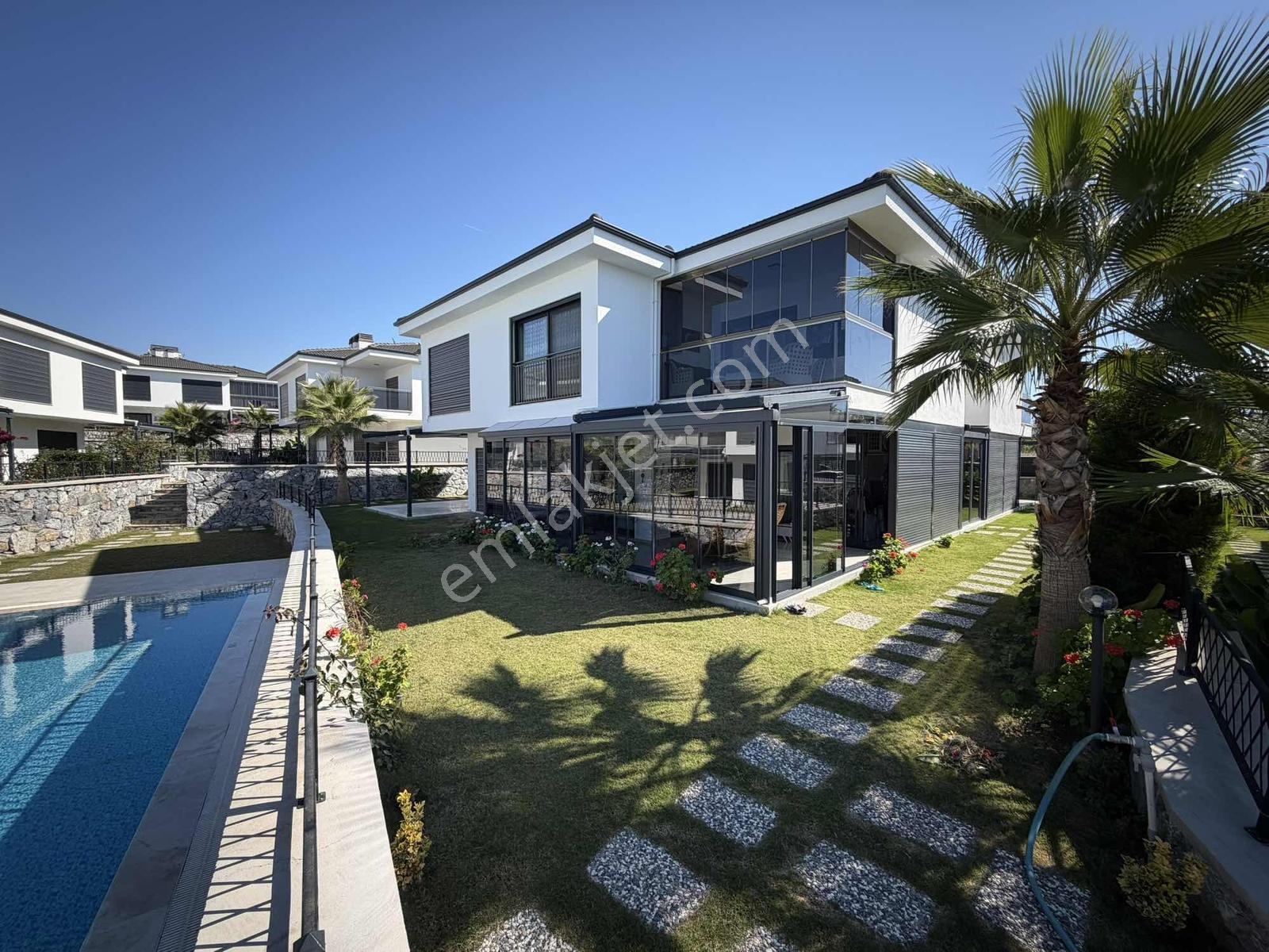 Kuşadası Soğucakta Geniş Bahçeli Full Eşyalı Satılık Villa — fotoğraf 2
