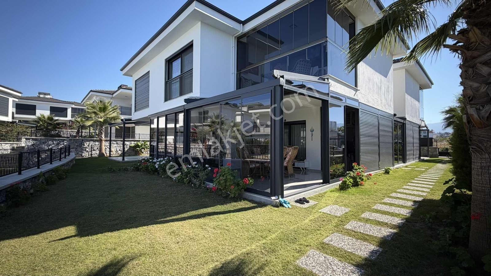 Kuşadası Soğucakta Geniş Bahçeli Full Eşyalı Satılık Villa — fotoğraf 4