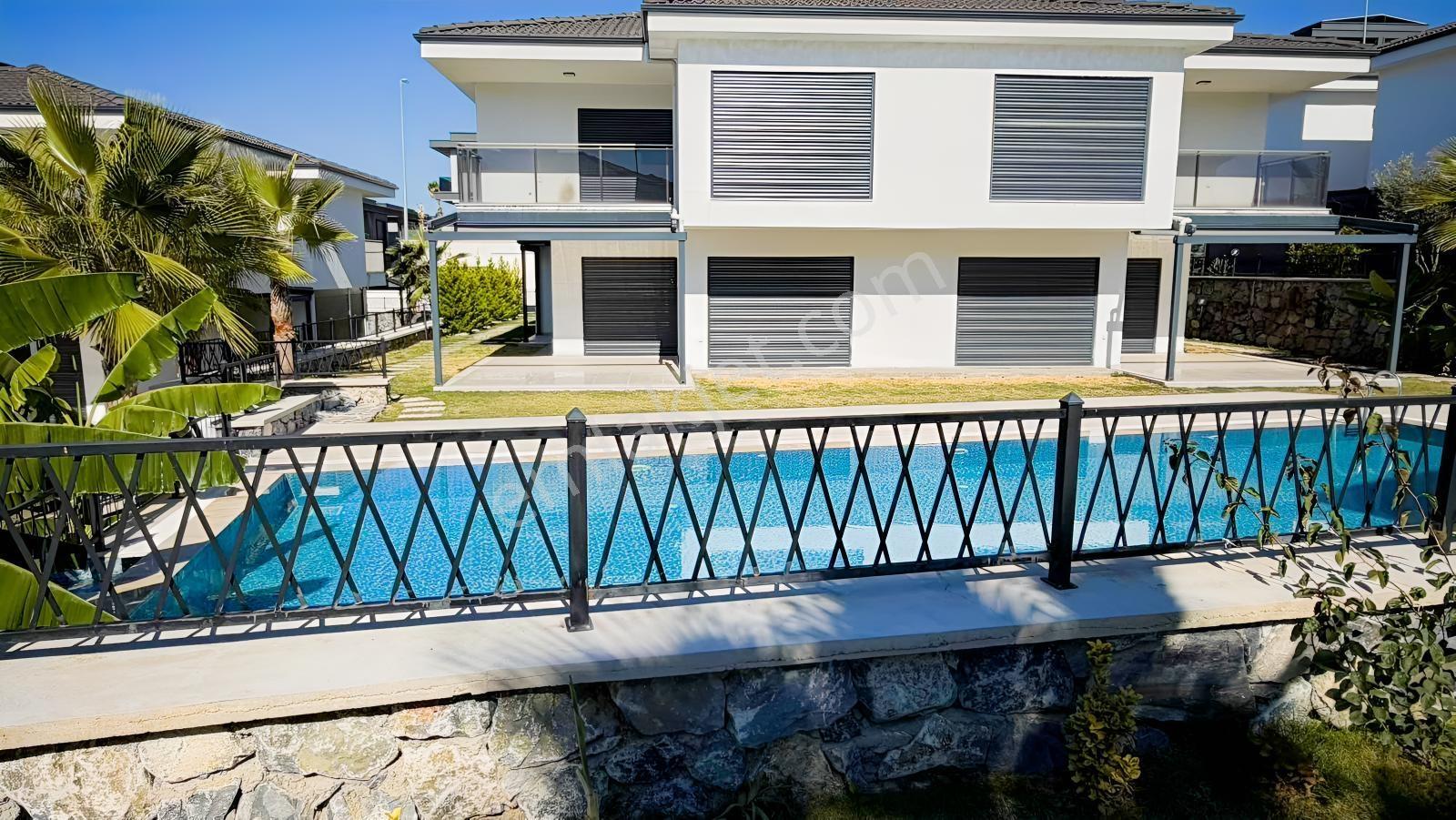Kuşadası Soğucakta Geniş Bahçeli Full Eşyalı Satılık Villa — fotoğraf 5