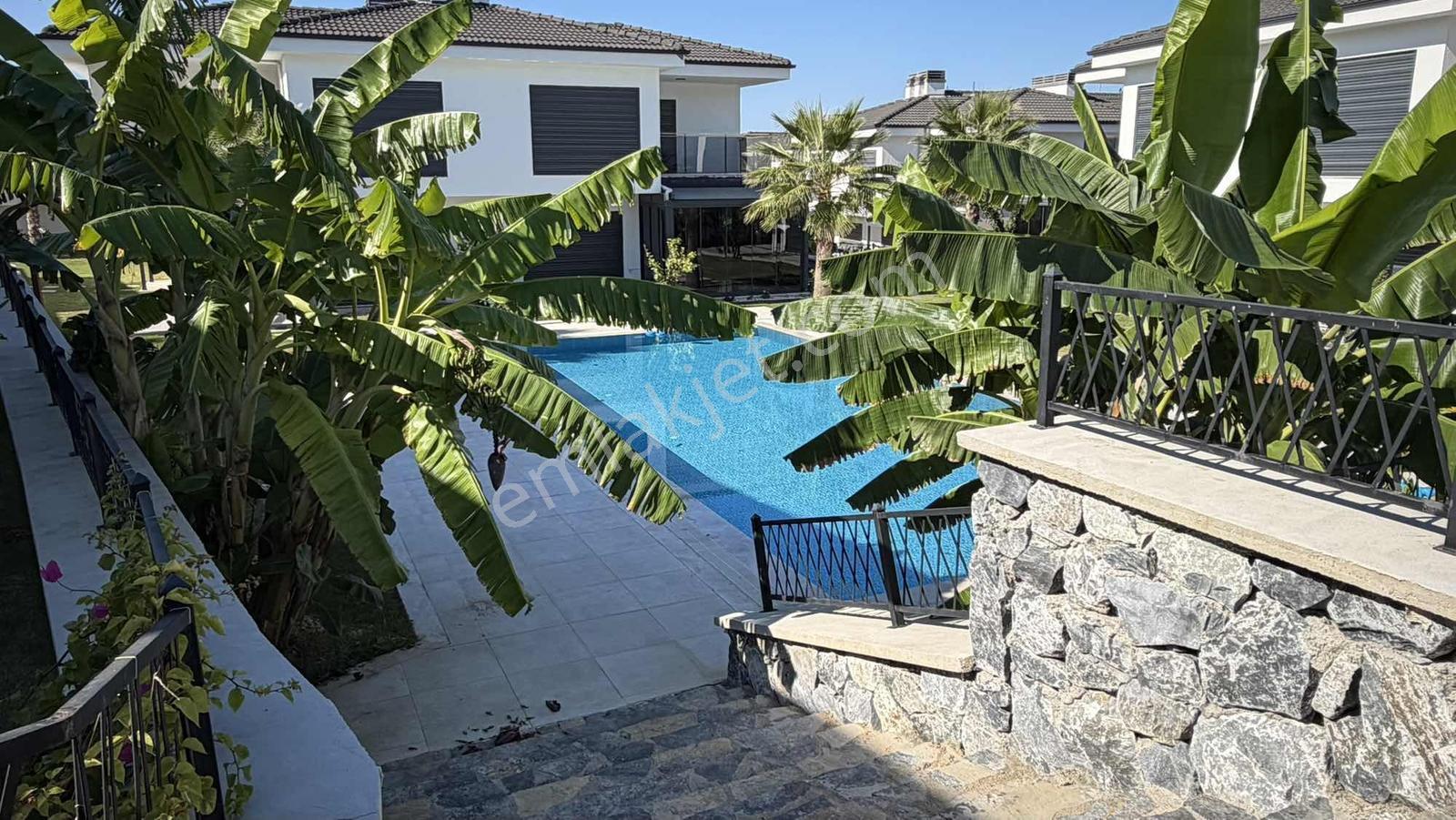 Kuşadası Soğucakta Geniş Bahçeli Full Eşyalı Satılık Villa — fotoğraf 6