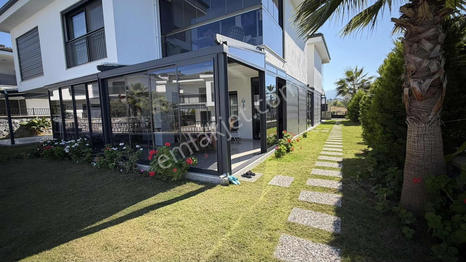 Kuşadası Soğucakta Geniş Bahçeli Full Eşyalı Satılık Villa — fotoğraf 9