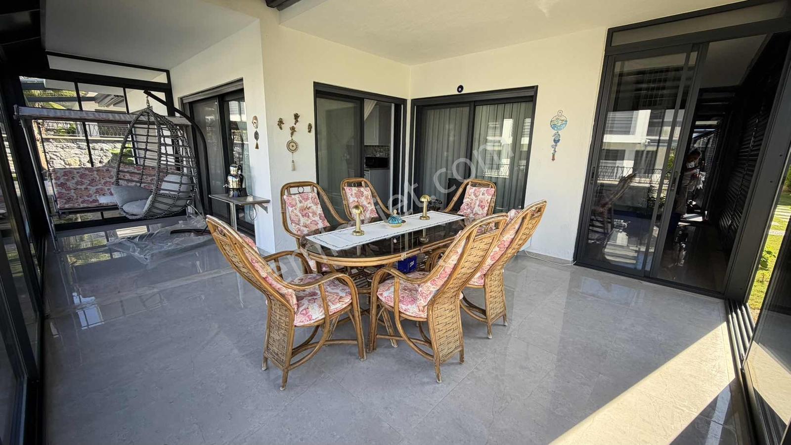 Kuşadası Soğucakta Geniş Bahçeli Full Eşyalı Satılık Villa — fotoğraf 12