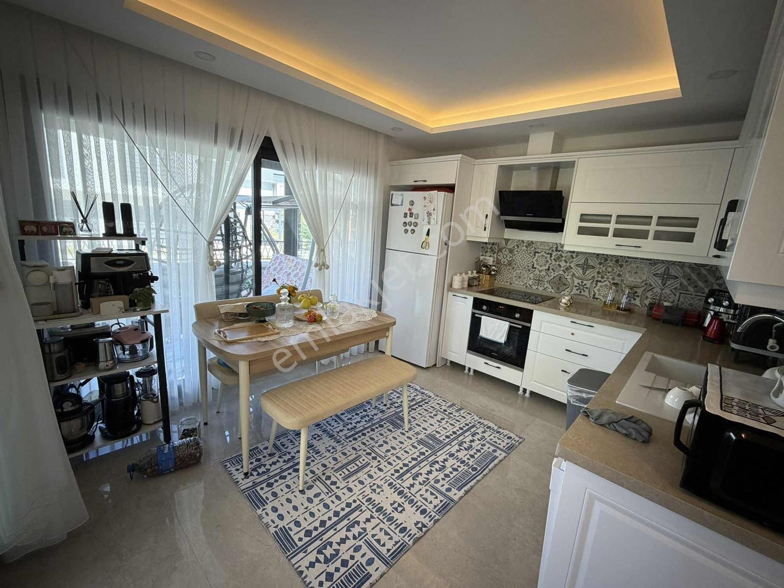 Kuşadası Soğucakta Geniş Bahçeli Full Eşyalı Satılık Villa — fotoğraf 20