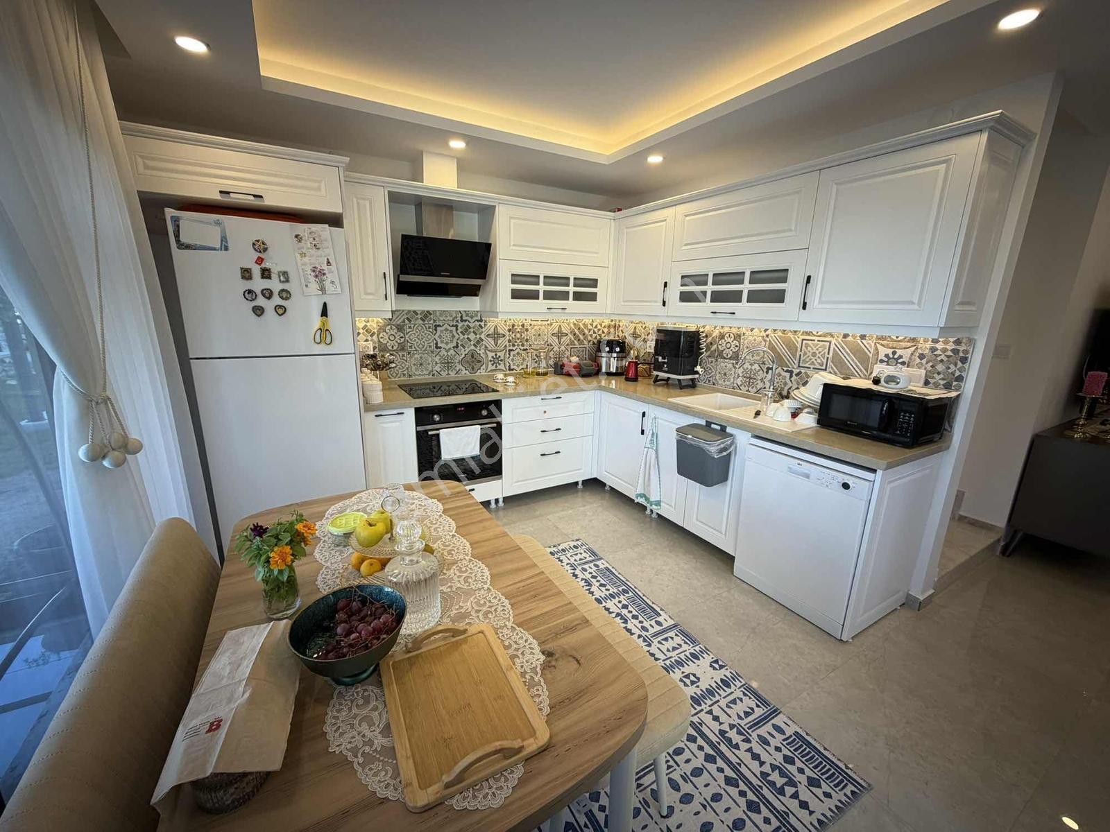 Kuşadası Soğucakta Geniş Bahçeli Full Eşyalı Satılık Villa — fotoğraf 22