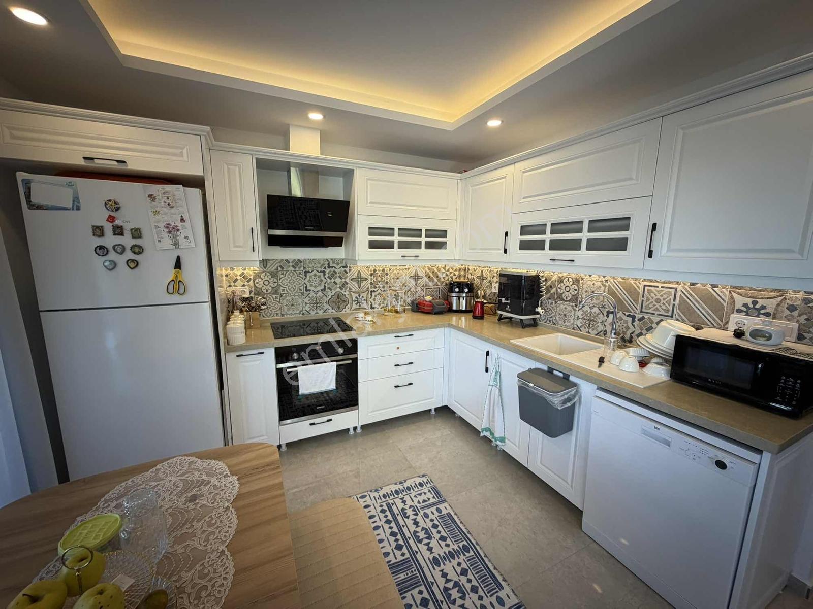 Kuşadası Soğucakta Geniş Bahçeli Full Eşyalı Satılık Villa — fotoğraf 23