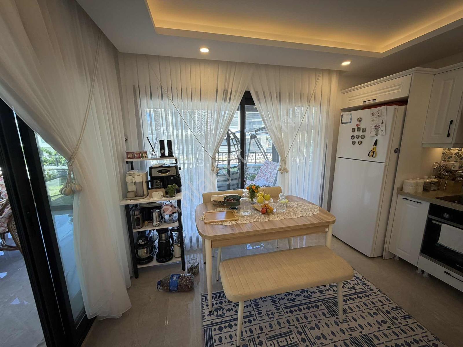 Kuşadası Soğucakta Geniş Bahçeli Full Eşyalı Satılık Villa — fotoğraf 24