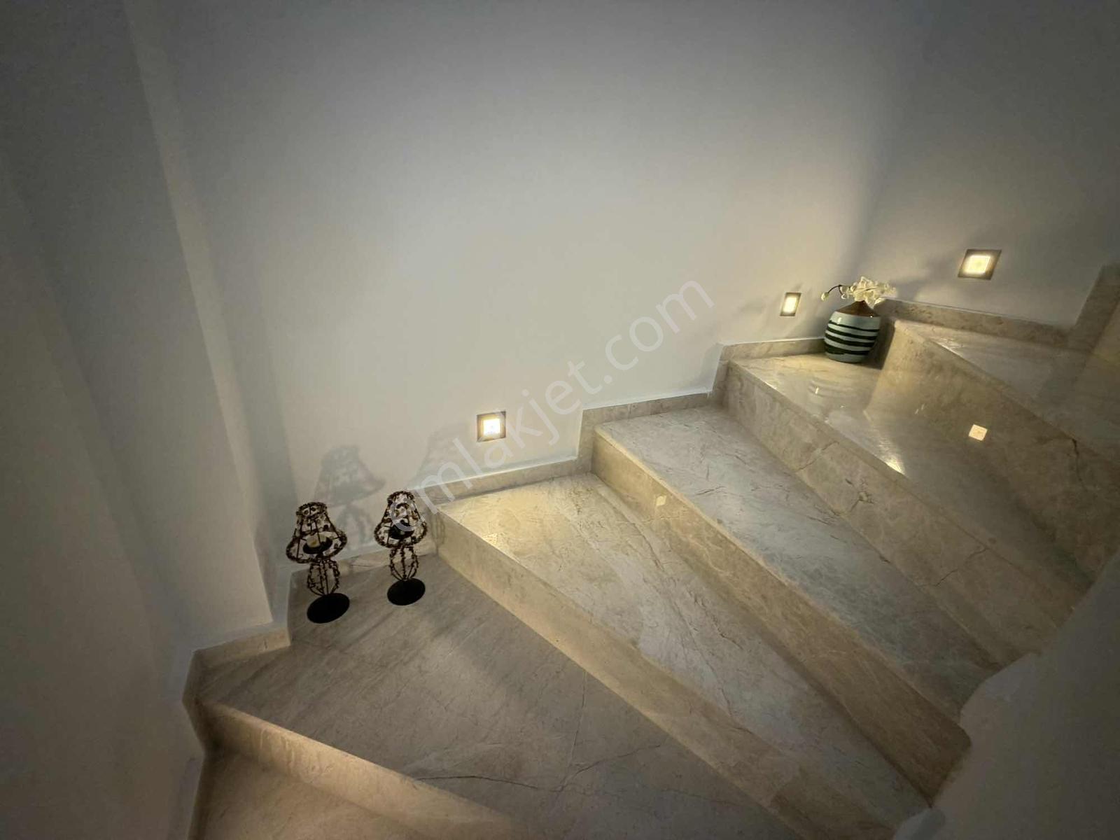 Kuşadası Soğucakta Geniş Bahçeli Full Eşyalı Satılık Villa — fotoğraf 26