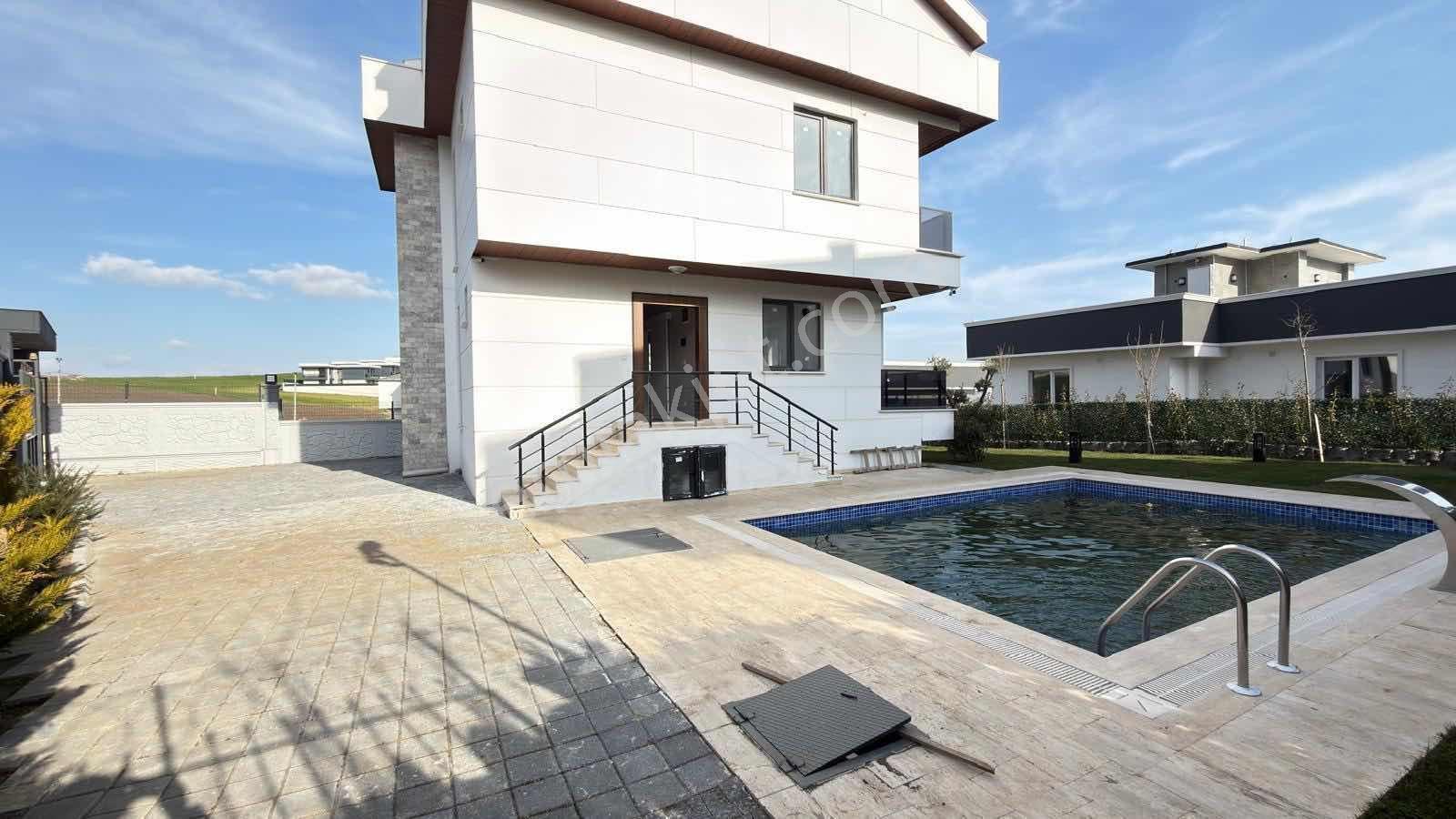 Büyükçekmece Kamilobada Sıfır Lüks Havuzlu Villa Fırsat — fotoğraf 2