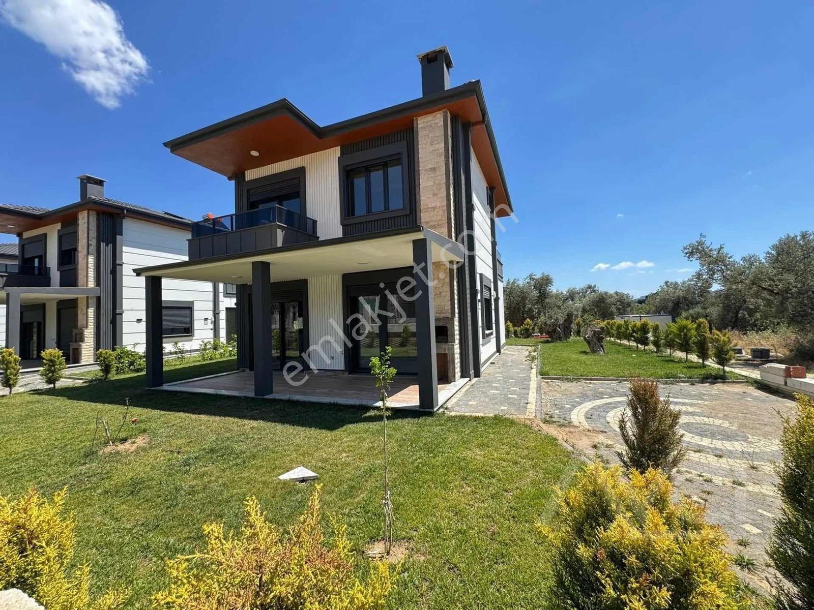Avcı'dan Yürüyüş Yolu Cepheli 4+1 Tam Müstakil 300m2 Arsa Villa — fotoğraf 3