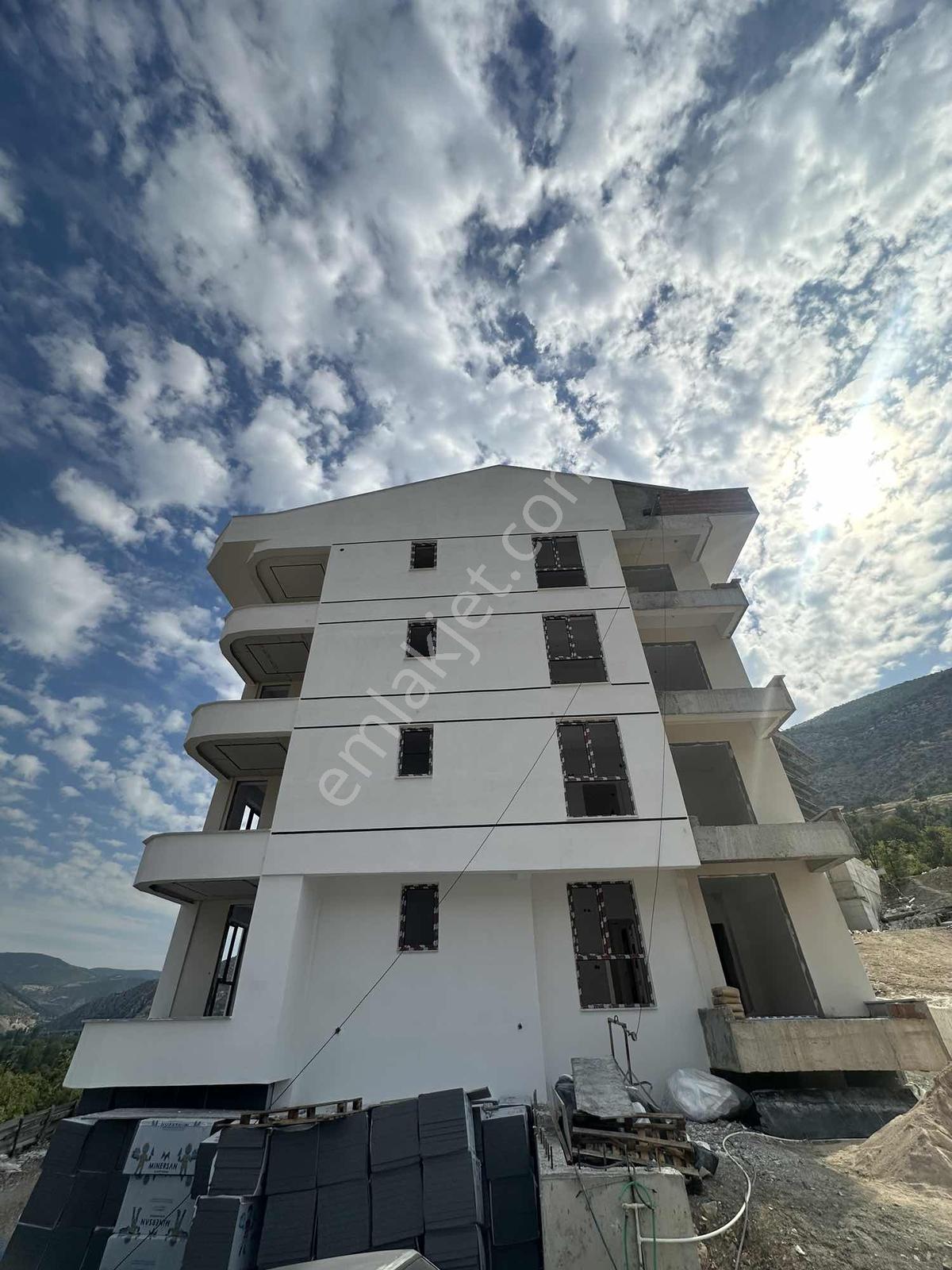 Akbilekte Panaromik Şehir Manzaralı Arakat Köşe Satılık 3+1 — fotoğraf 2
