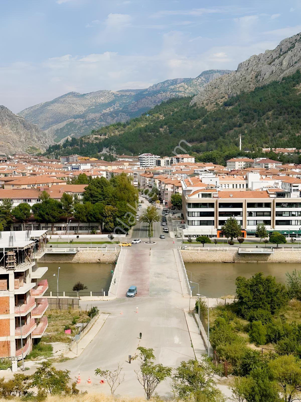 Akbilekte Panaromik Şehir Manzaralı Arakat Köşe Satılık 3+1 — fotoğraf 9
