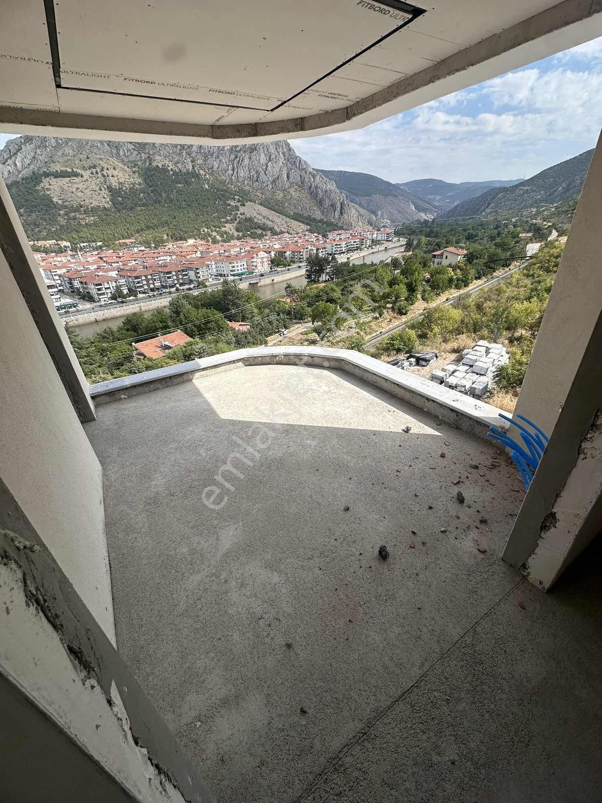 Akbilekte Panaromik Şehir Manzaralı Arakat Köşe Satılık 3+1 — fotoğraf 13