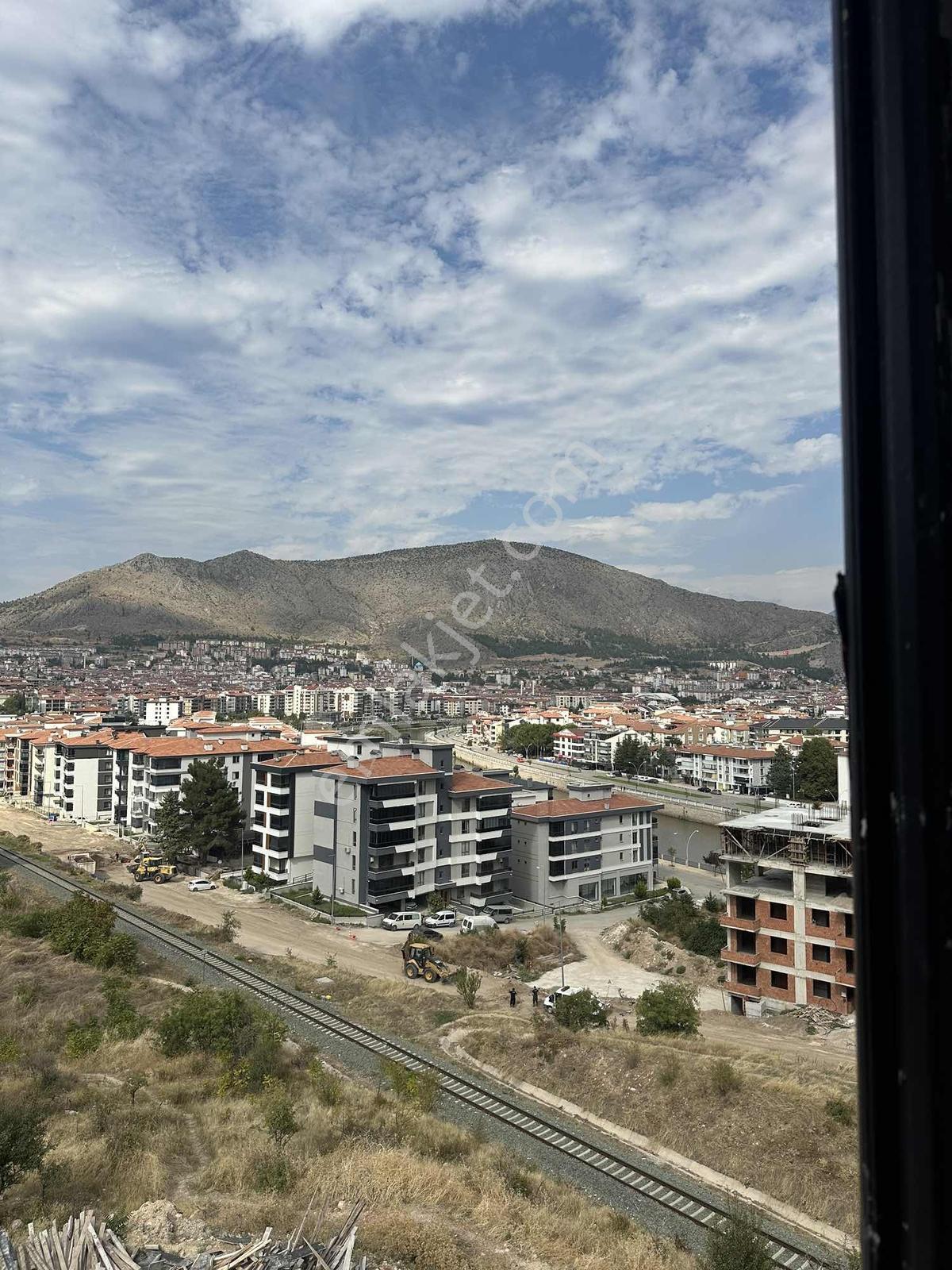 Akbilekte Panaromik Şehir Manzaralı Arakat Köşe Satılık 3+1 — fotoğraf 17
