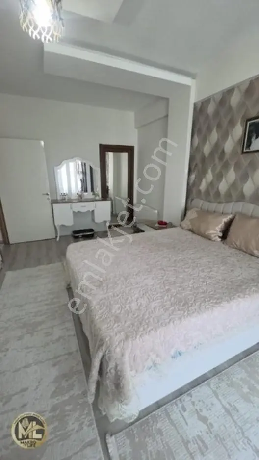 Fabrika Mahallesinde Ana Cadde Üzerinde Satılık 3+1 Daire — fotoğraf 2