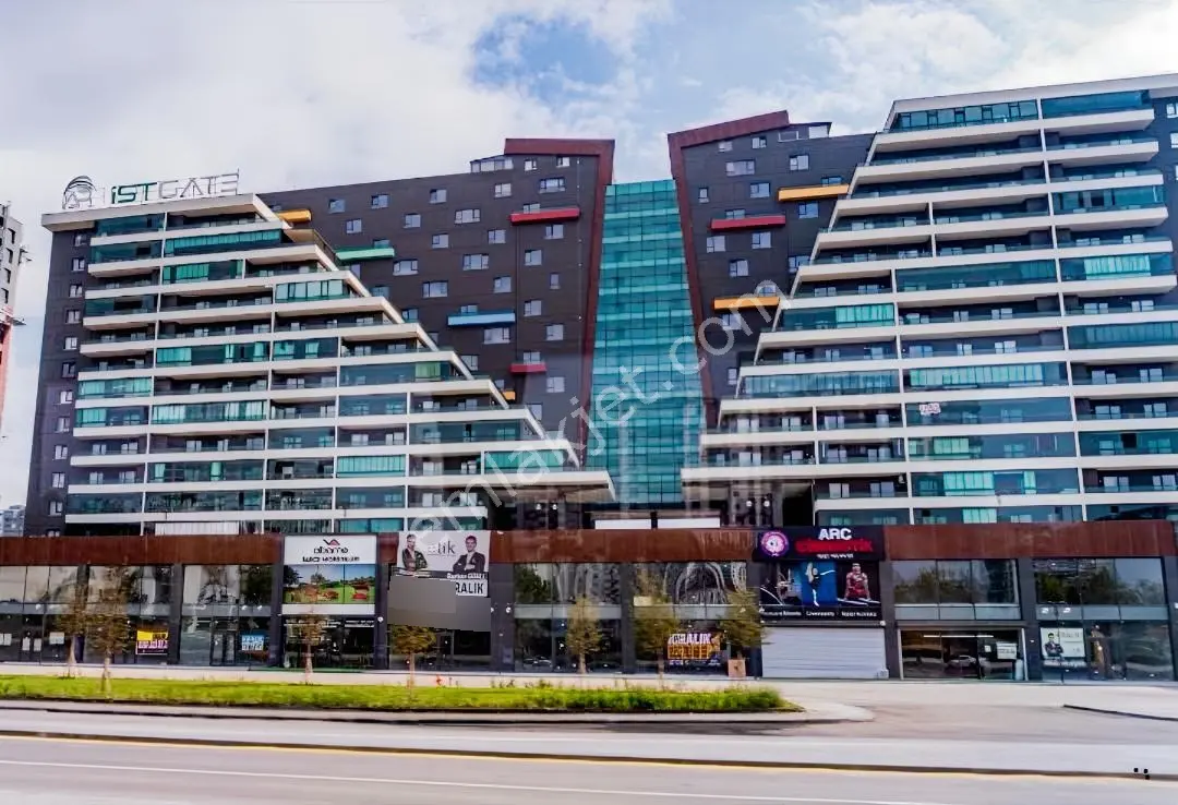 Polat Live'Dan İstanbul Yolu Metrosuna Yürüme Mesafesin 65M2 1+1