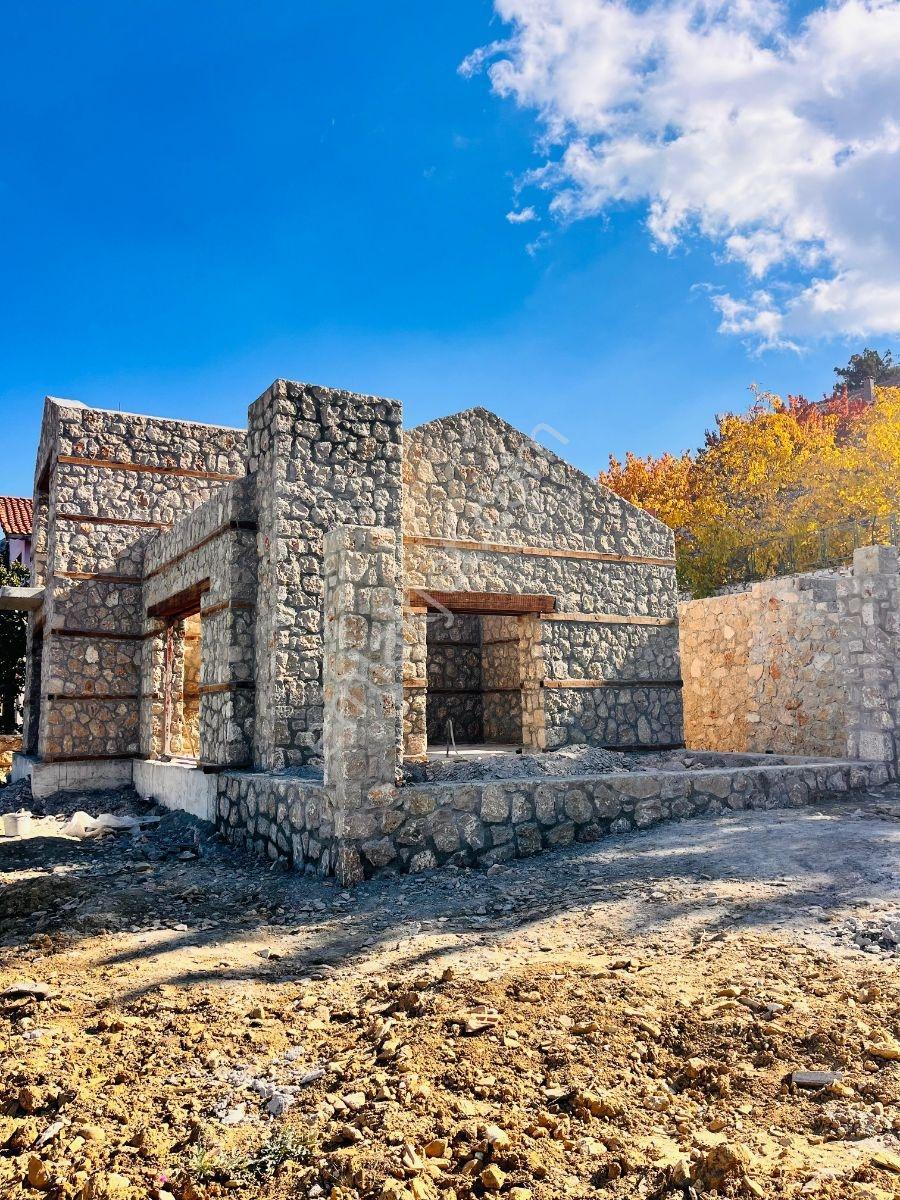 Antalya Geyikbayırında 529 M² Arsada %85 Tamamlanmış Taş Villa — fotoğraf 2