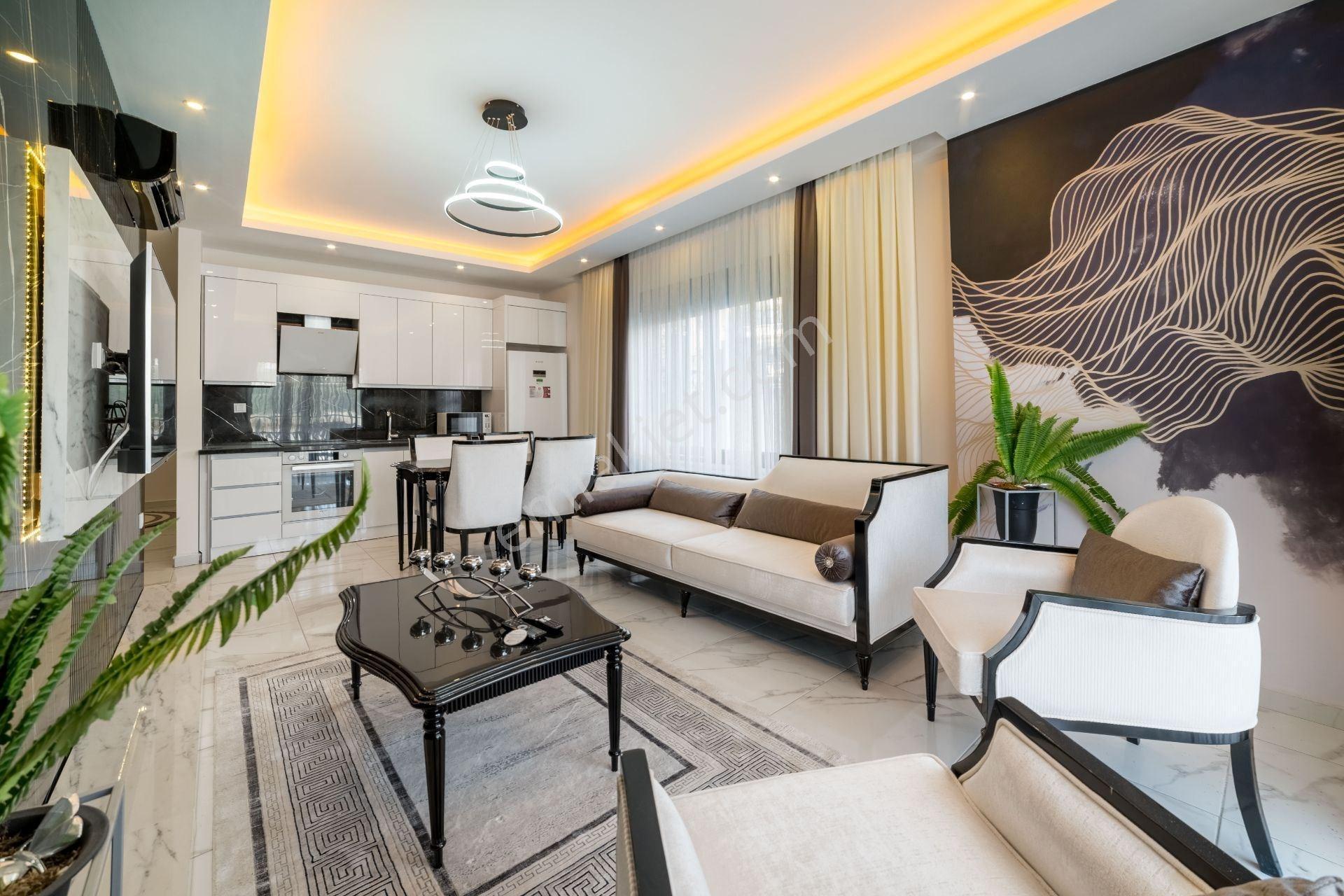 Alanya Avsallar'Da Denize 800 Metre Lüks 3+2 Bahçe Dubleksi Daire