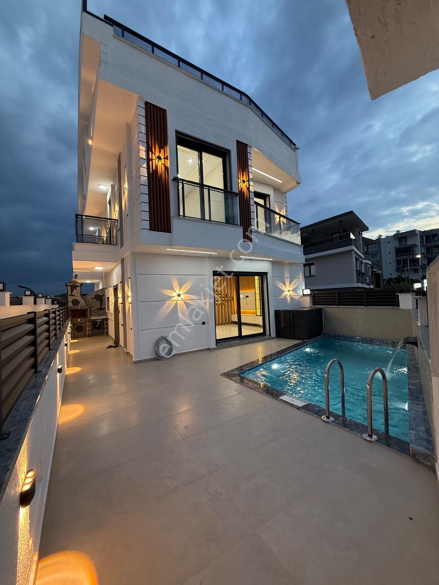 Didim Muhteşem Konumda Mustakil Havuzlu Satılık 3+1 Villa