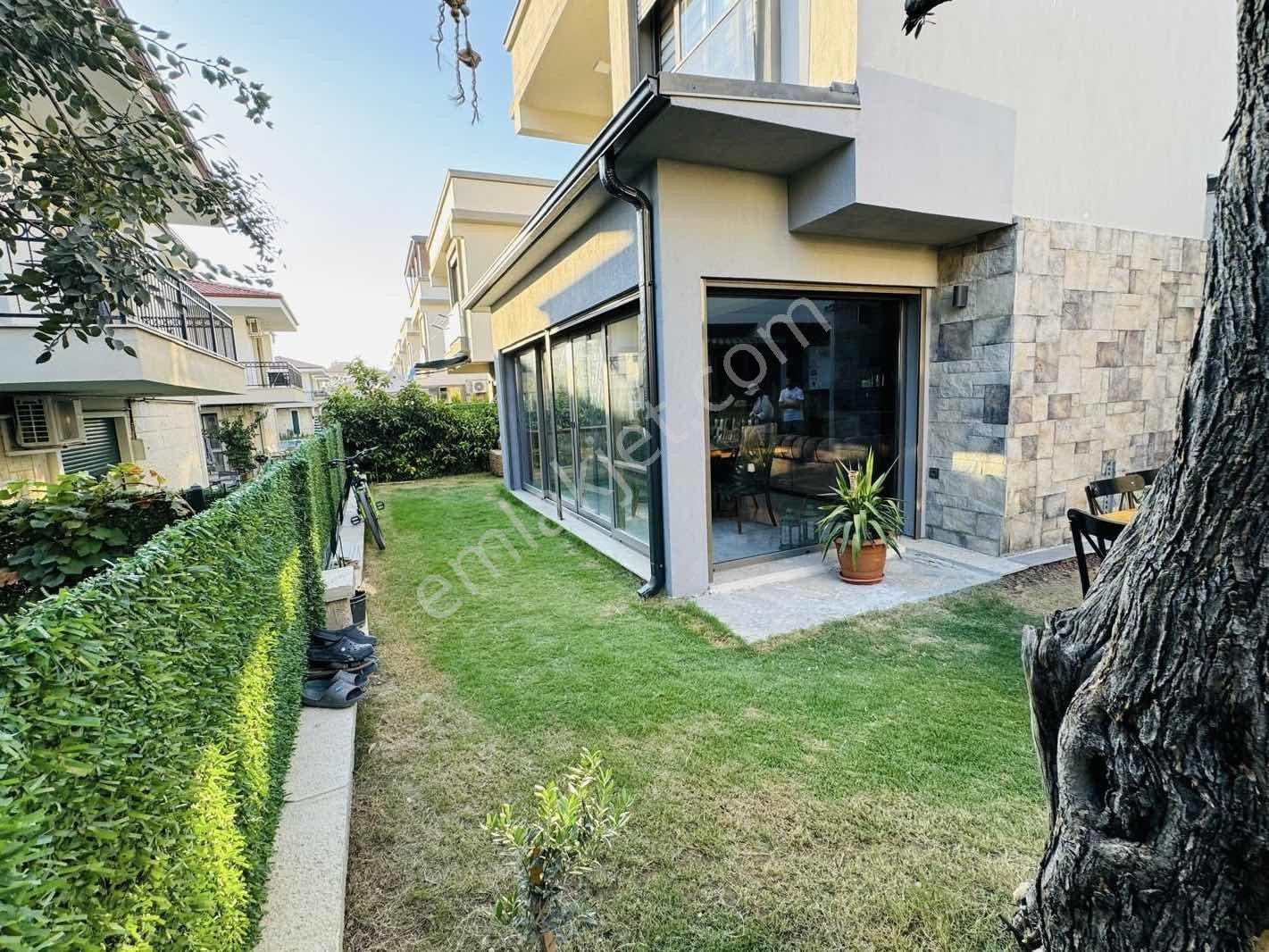 Seferihisar' Da Deniz Ve Doğa Manzaralı 4+1 Satılık Lüks Villa