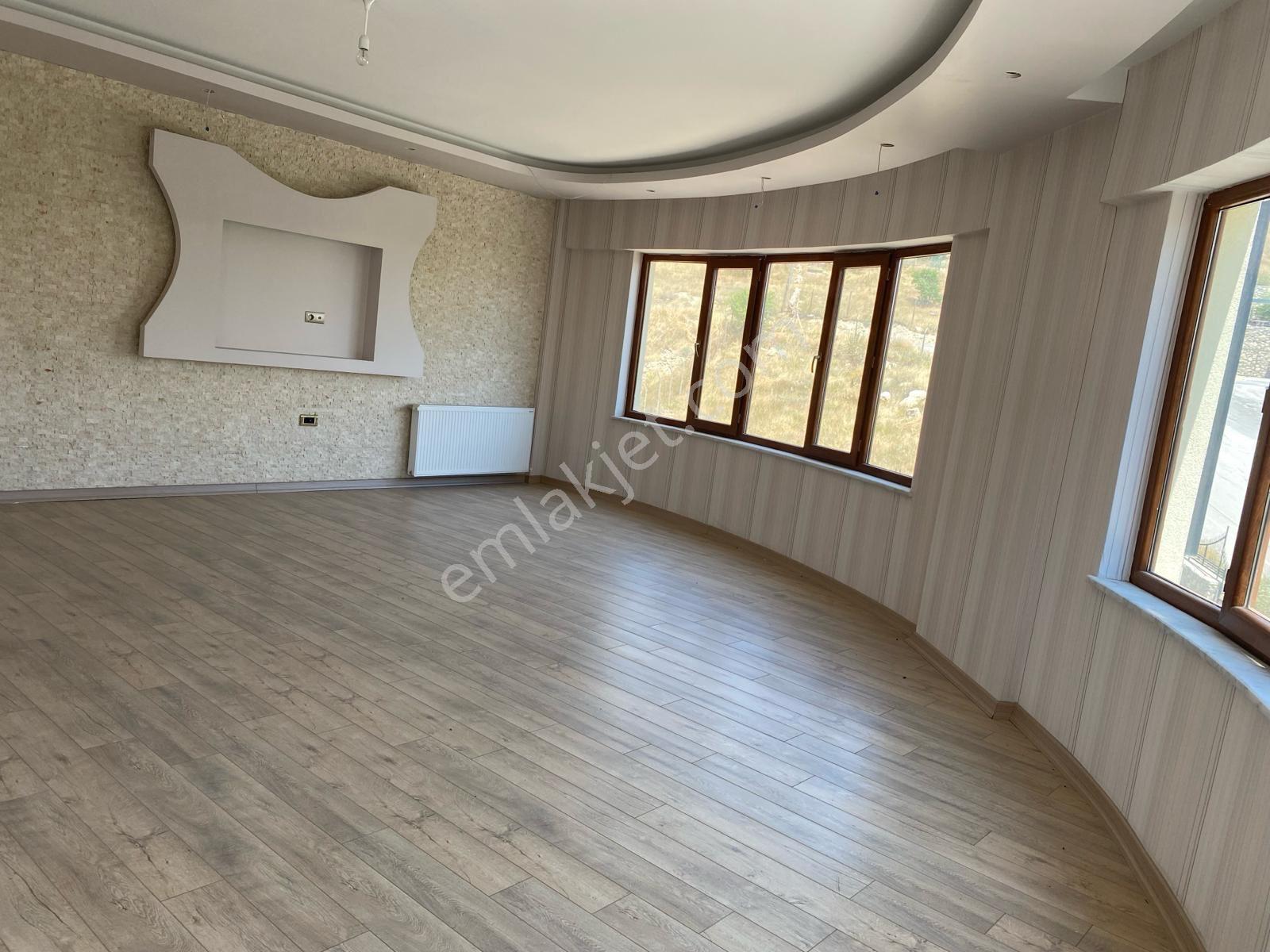 Yıldıztepe Mah. Canbaylar Tepe Towerste Satılık 4+1 Lüks Daire