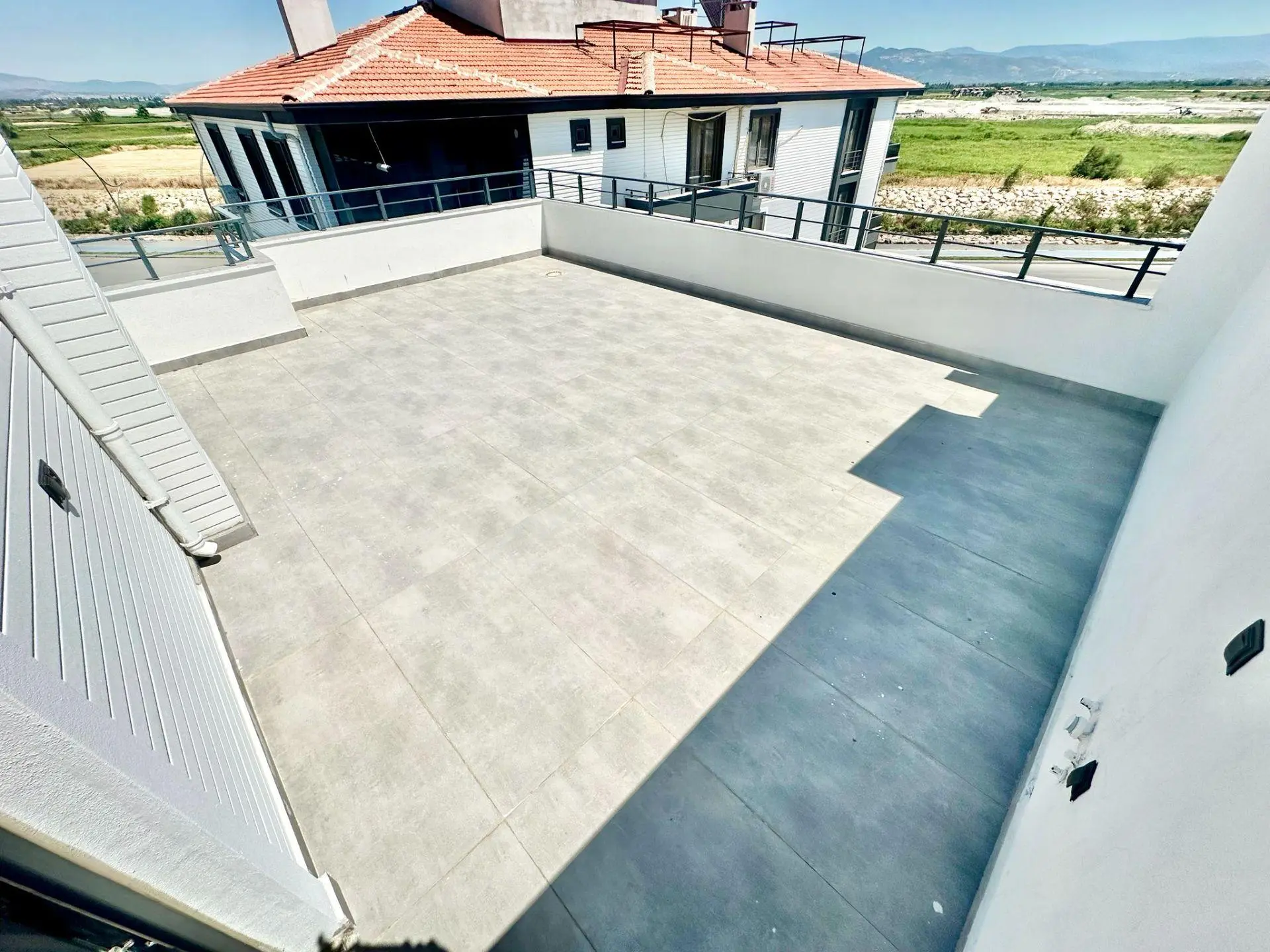 ꧁ay Emlak'tan꧂akçay'da Kapalı Otoparklı Kazdağı Manzaralı Geniş Teraslı Satılık 2+1 Dubleks Daire — fotoğraf 2