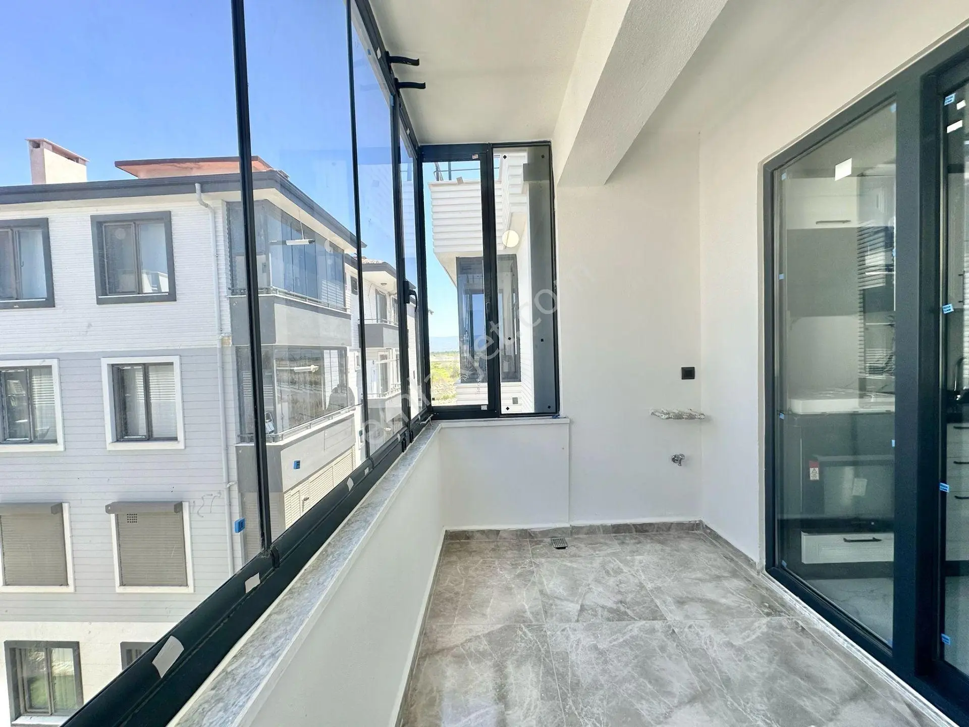 ꧁ay Emlak'tan꧂akçay'da Kapalı Otoparklı Kazdağı Manzaralı Geniş Teraslı Satılık 2+1 Dubleks Daire — fotoğraf 12