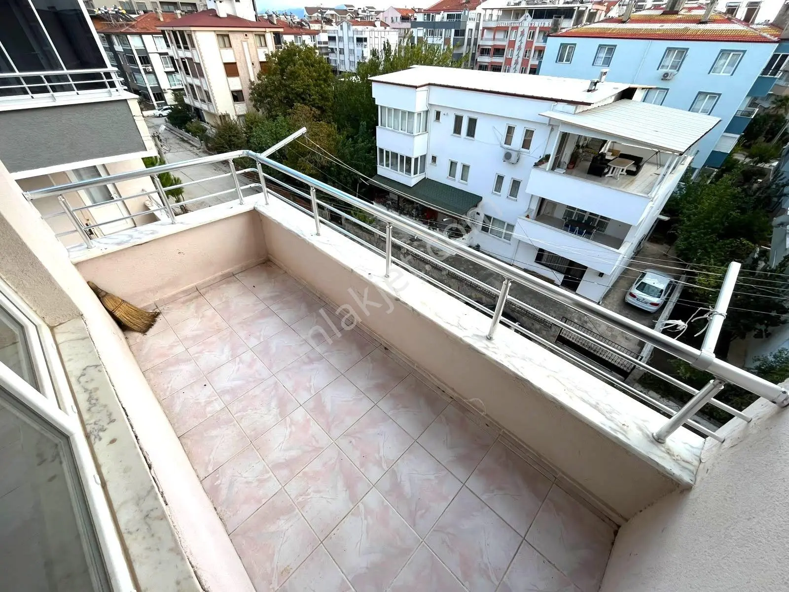 Gümüş'den Akçay'da Ön Cephe Denize 500m Çift Balkonlu 2+1 Daire — fotoğraf 5