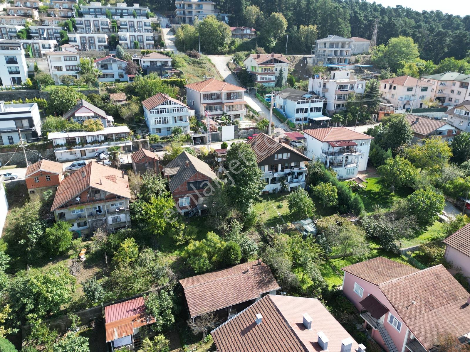 Satılık Göl Manzaralı E.müstakil Ev Ve 577 M2 İmarlı Arsa — fotoğraf 9