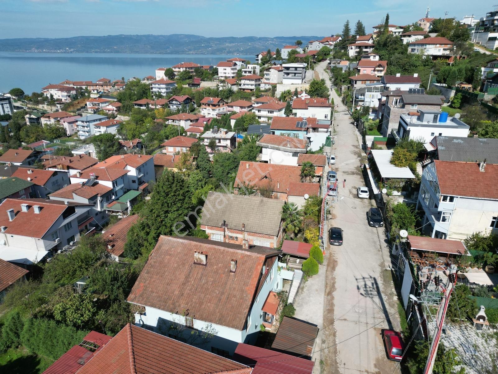 Satılık Göl Manzaralı E.müstakil Ev Ve 577 M2 İmarlı Arsa — fotoğraf 13