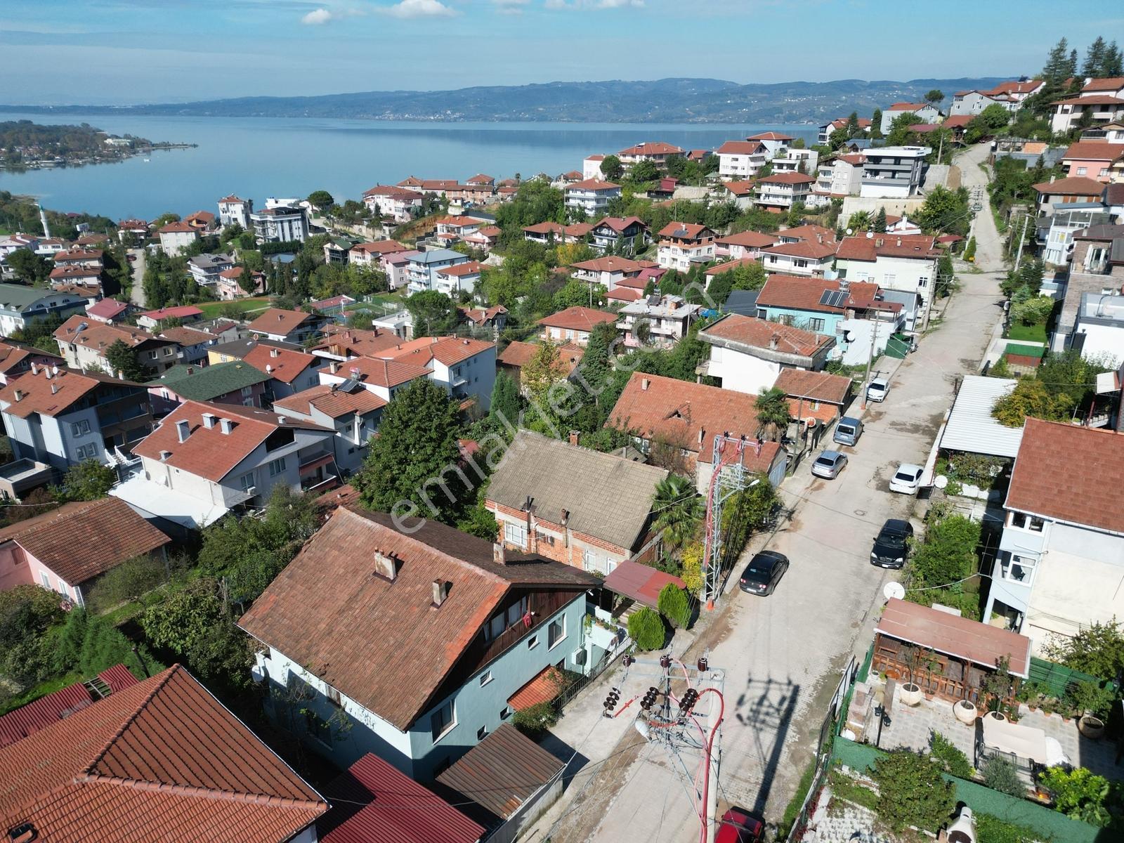 Satılık Göl Manzaralı E.müstakil Ev Ve 577 M2 İmarlı Arsa — fotoğraf 14