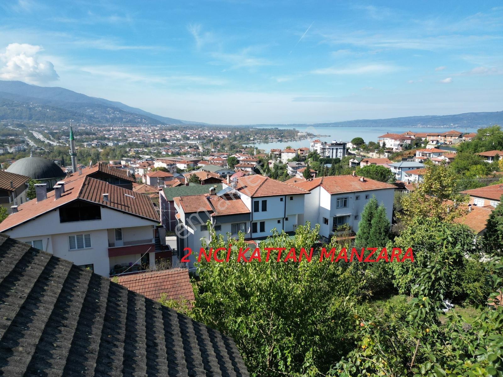 Satılık Göl Manzaralı E.müstakil Ev Ve 577 M2 İmarlı Arsa — fotoğraf 17