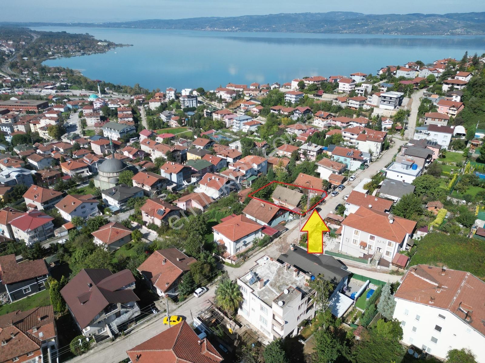Satılık Göl Manzaralı E.müstakil Ev Ve 577 M2 İmarlı Arsa — fotoğraf 24
